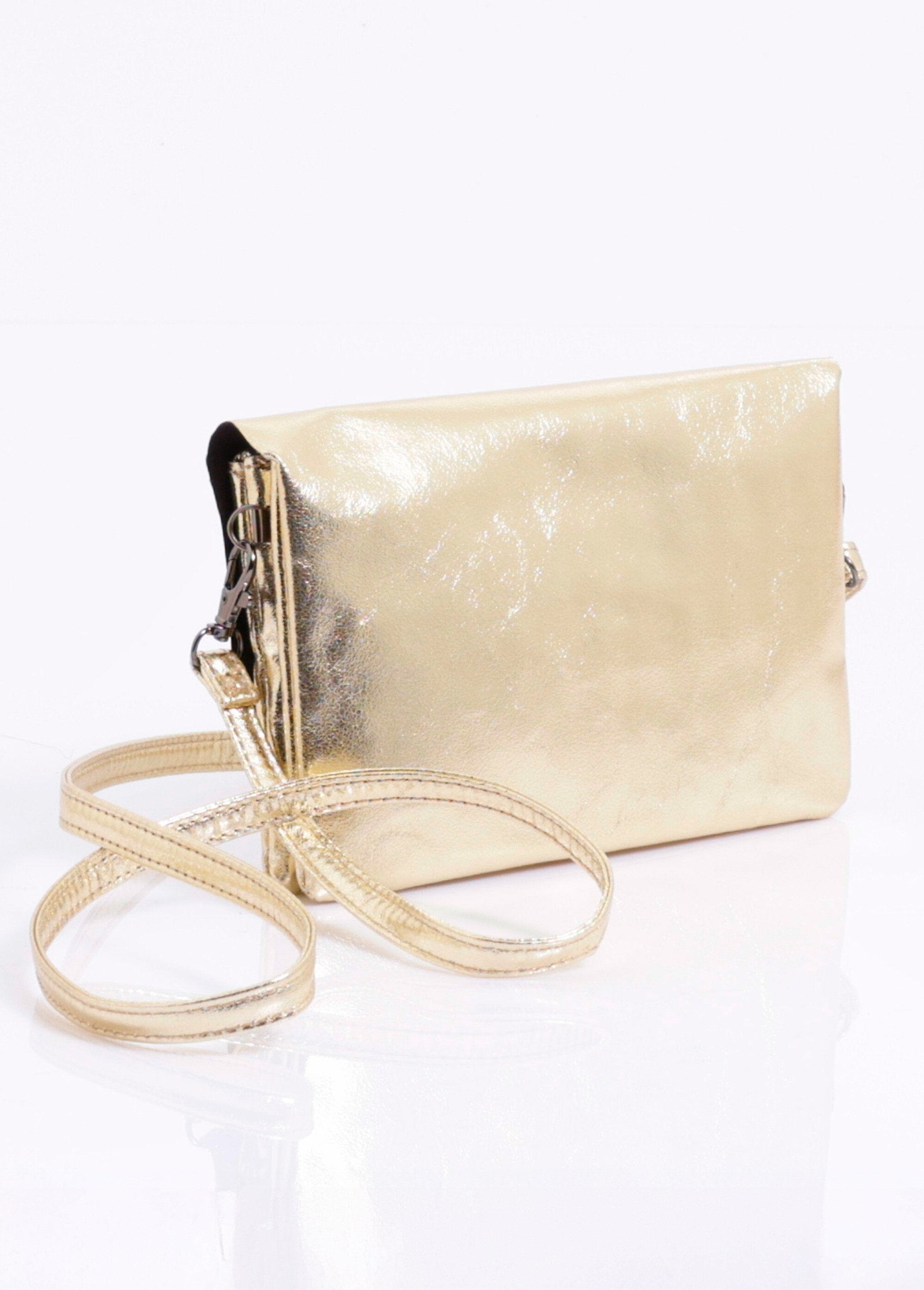 Elegante_bolso_de_mano_metálico_con_solapa_Dorado_DO1_slim