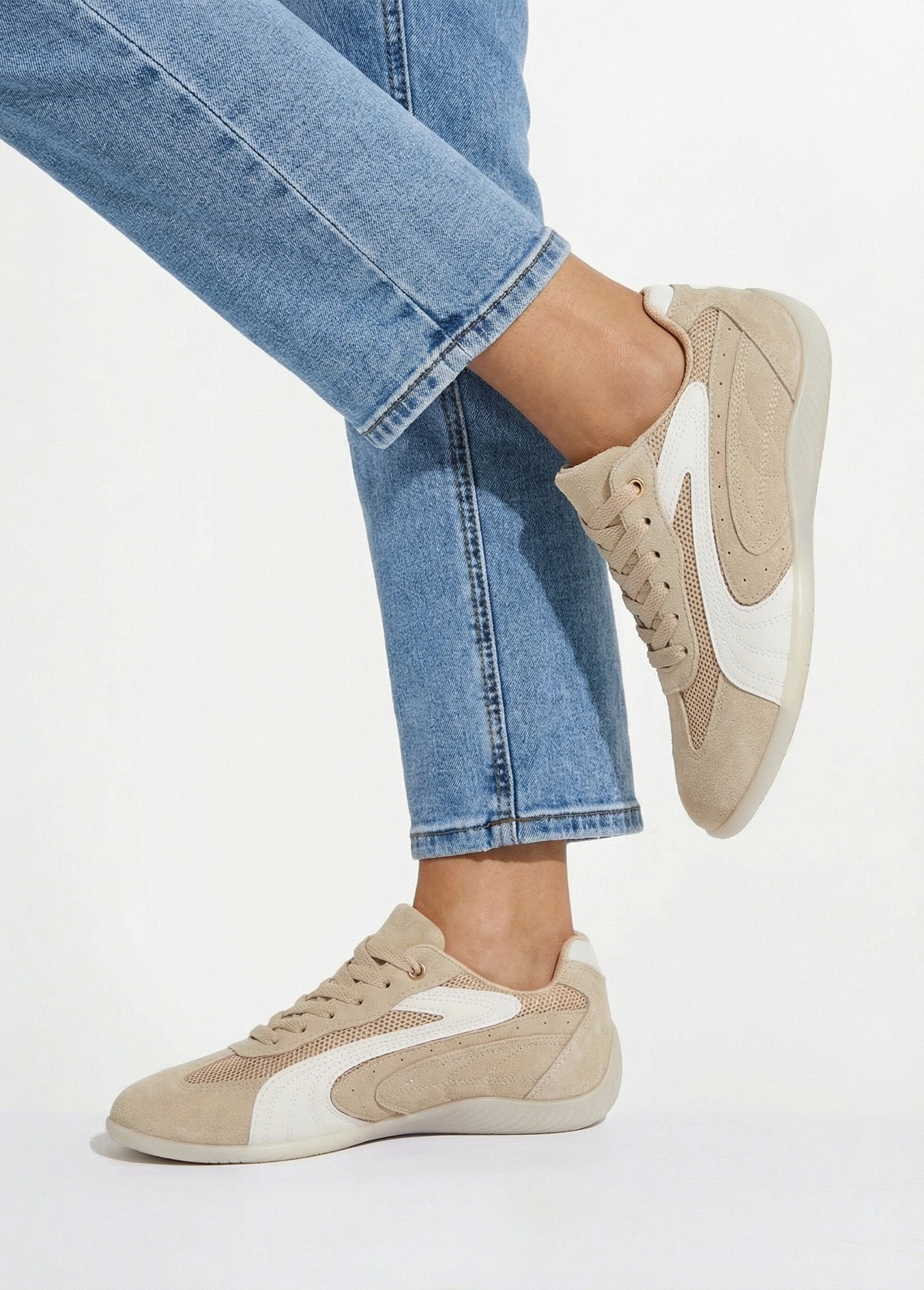 Zapatillas_con_cordones_bicolor_y_bimaterial_Lunar_SF1_slim