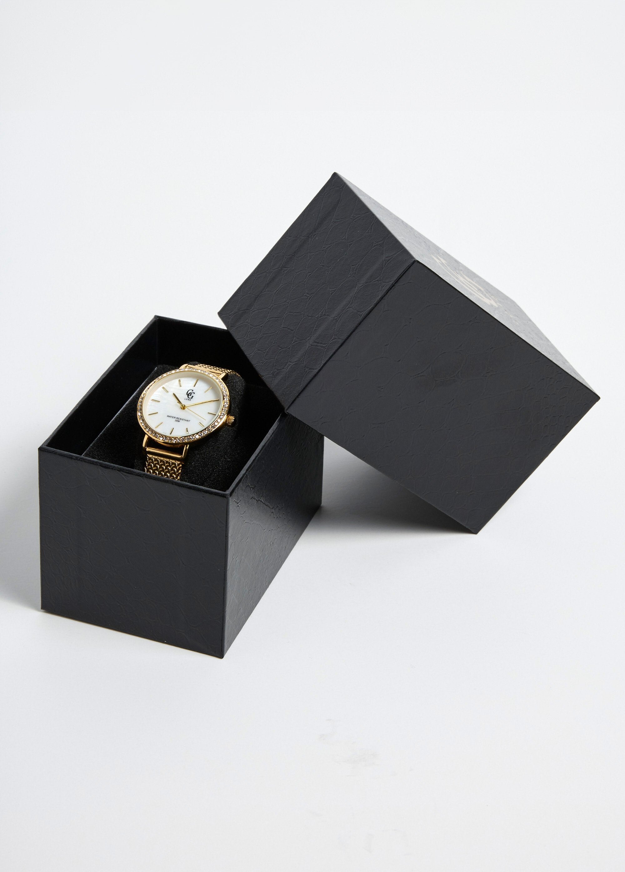Reloj_redondo_de_acero_inoxidable_con_pedrería._Dorado_DE4_slim