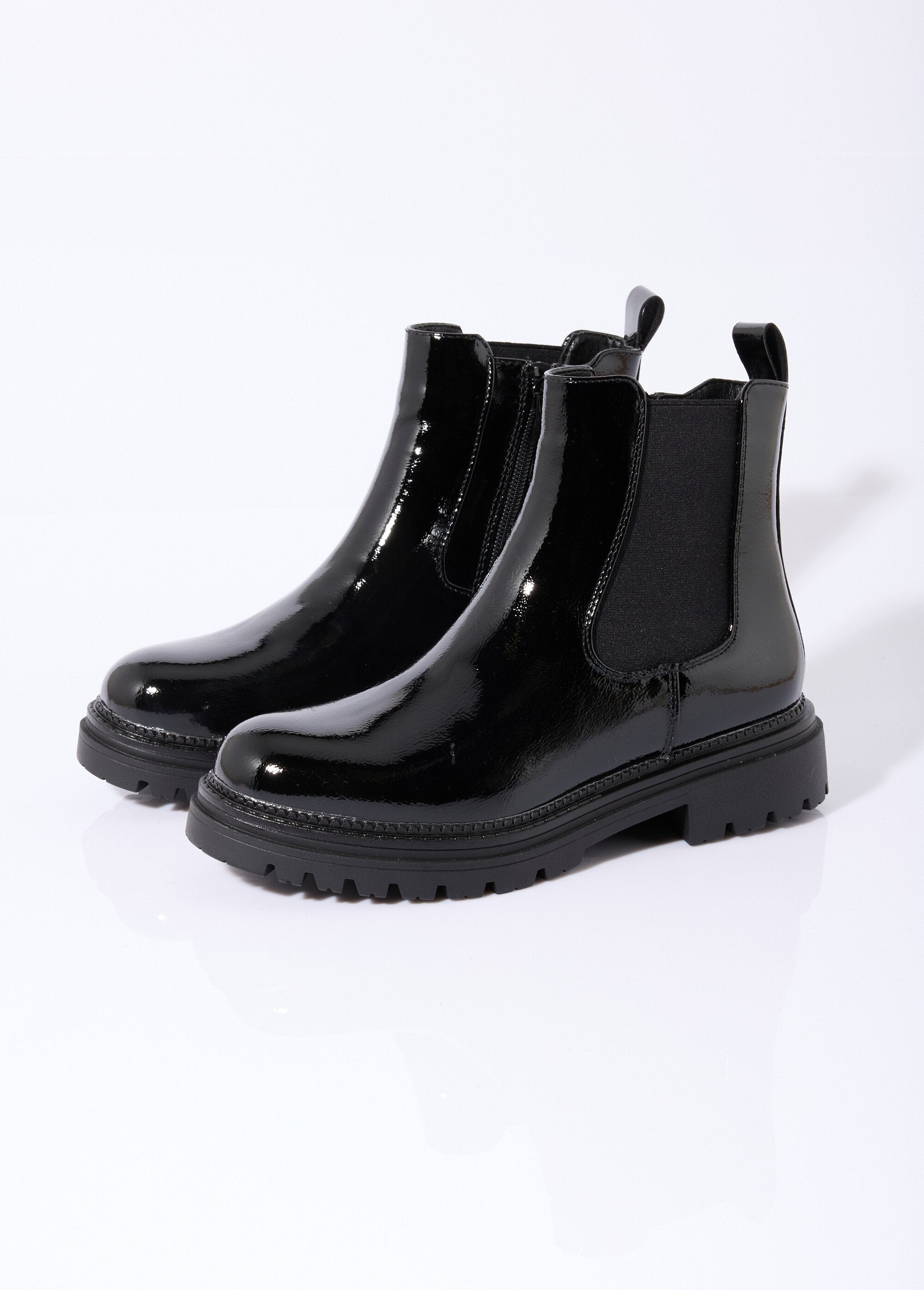 Botas_Chelsea_de_charol_con_suela_de_tacos_Negro_DE1_slim