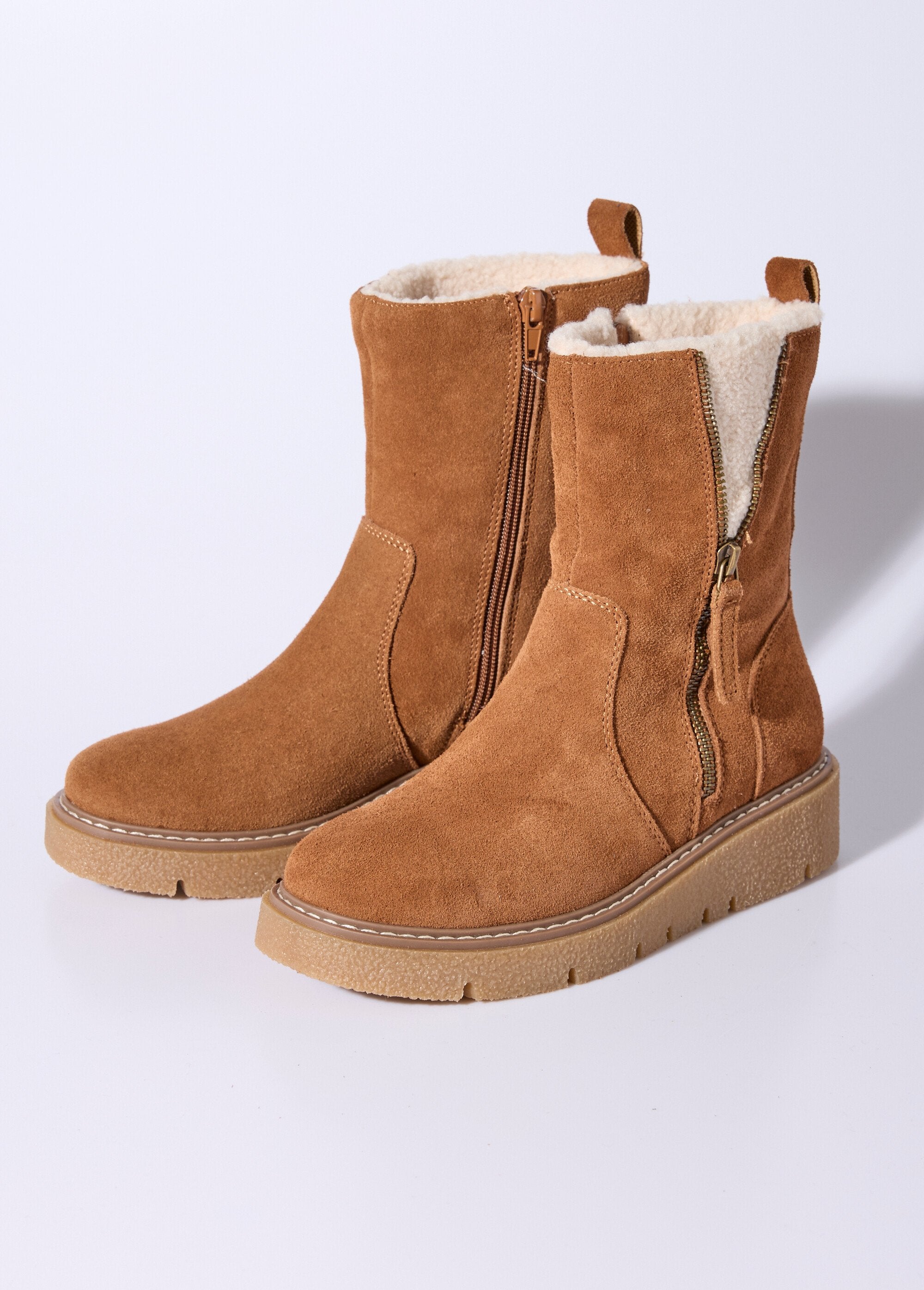 Botas_altas_de_piel_con_detalles_de_pelo_camello_DE1_slim