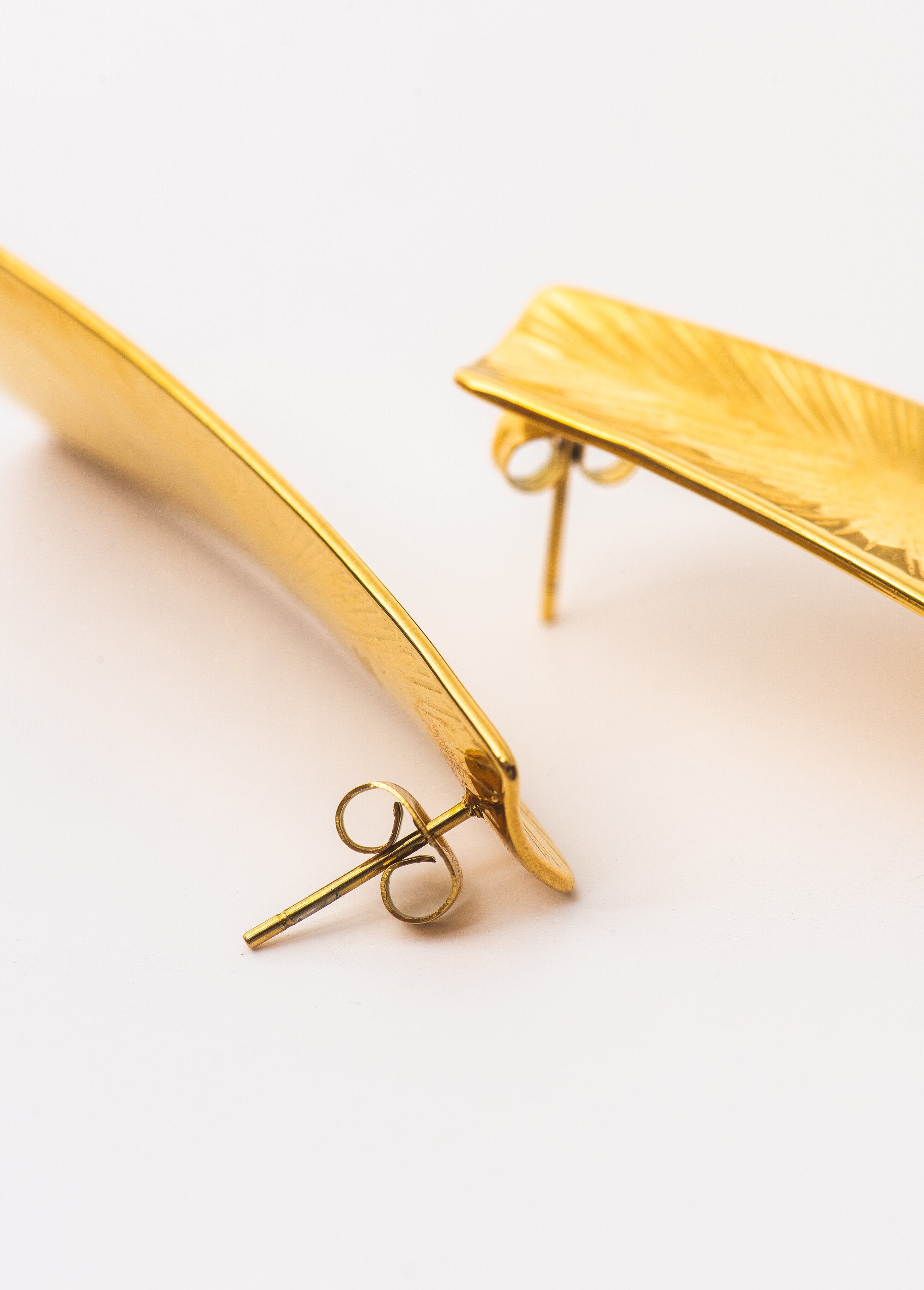 Pendientes_de_acero_acanalado_Dorado_DE2_slim