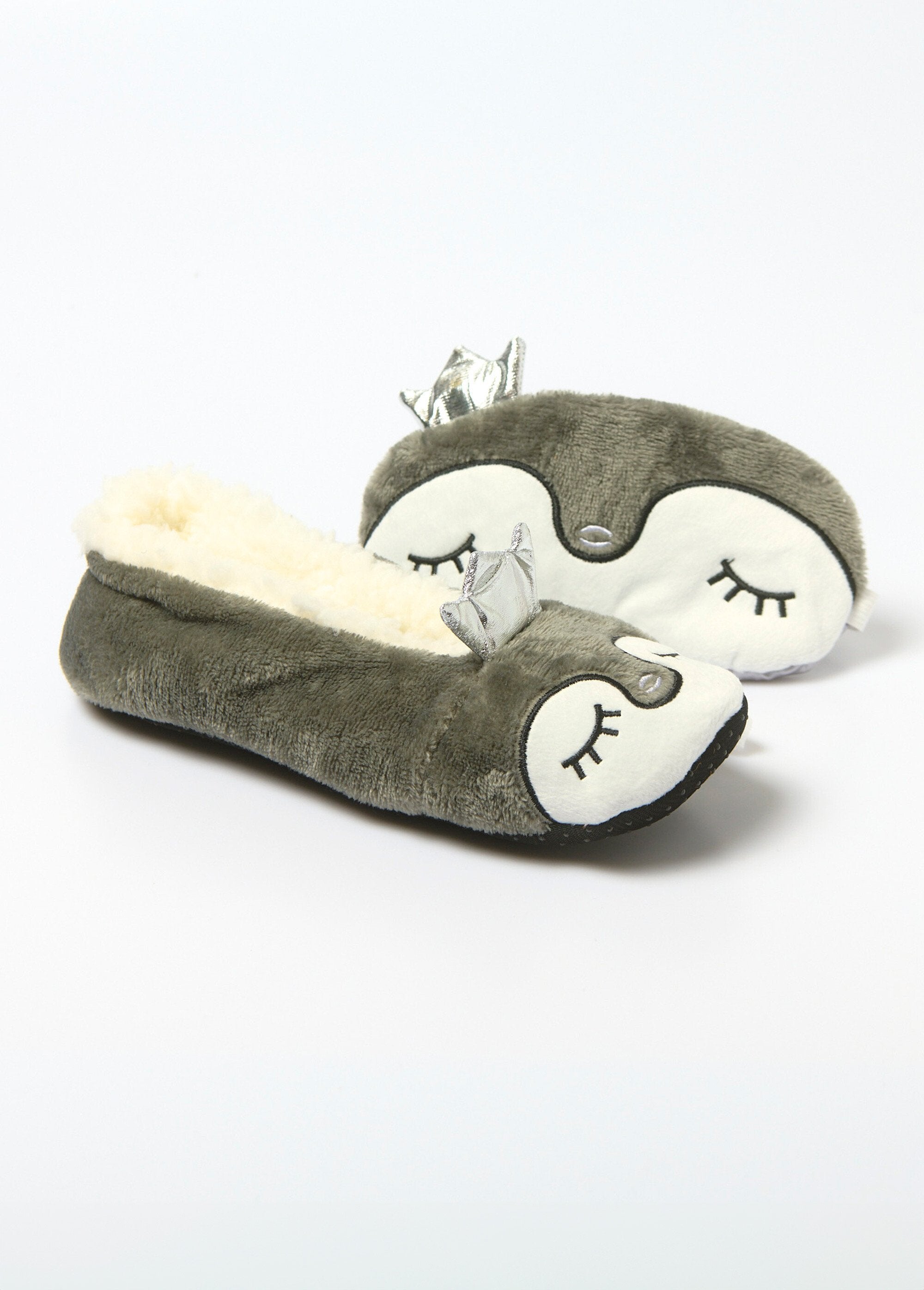 Pantuflas_+_antifaz_para_dormir_de_malla_de_felpa_Gris_FA1_slim