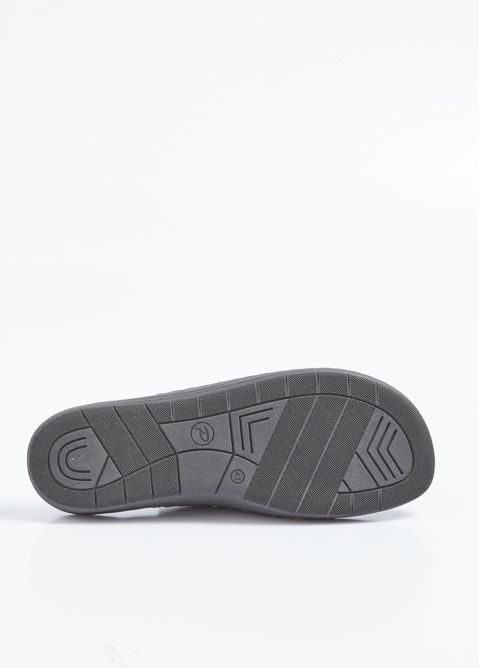 Pantuflas_tipo_mule_de_ancho_cómodo_en_tejido_aterciopelado_bordado_Castaño_UN1_slim