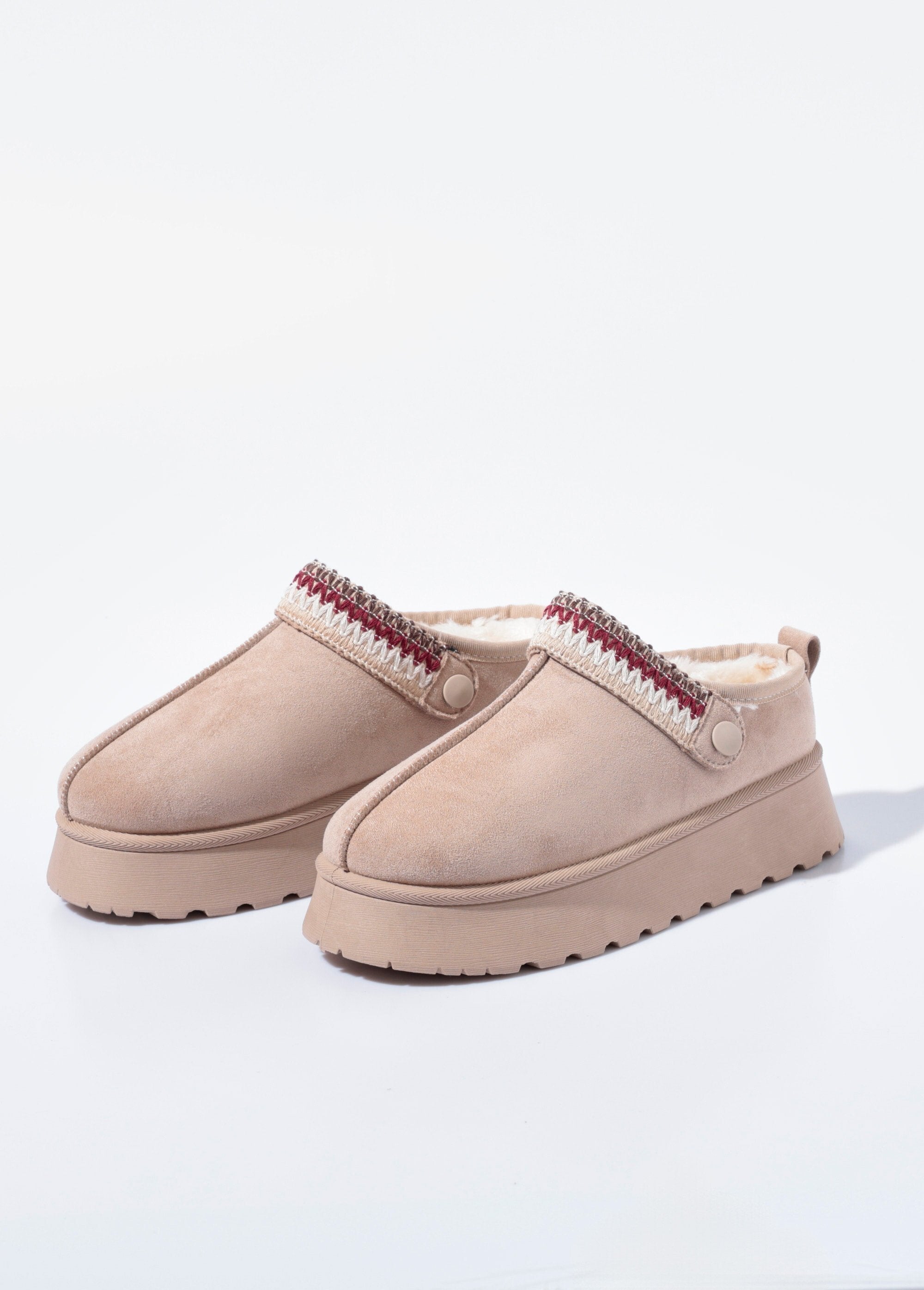 Mules_de_cuña_forrados_de_piel_con_tira_de_fantasía_Beige_DE1_slim