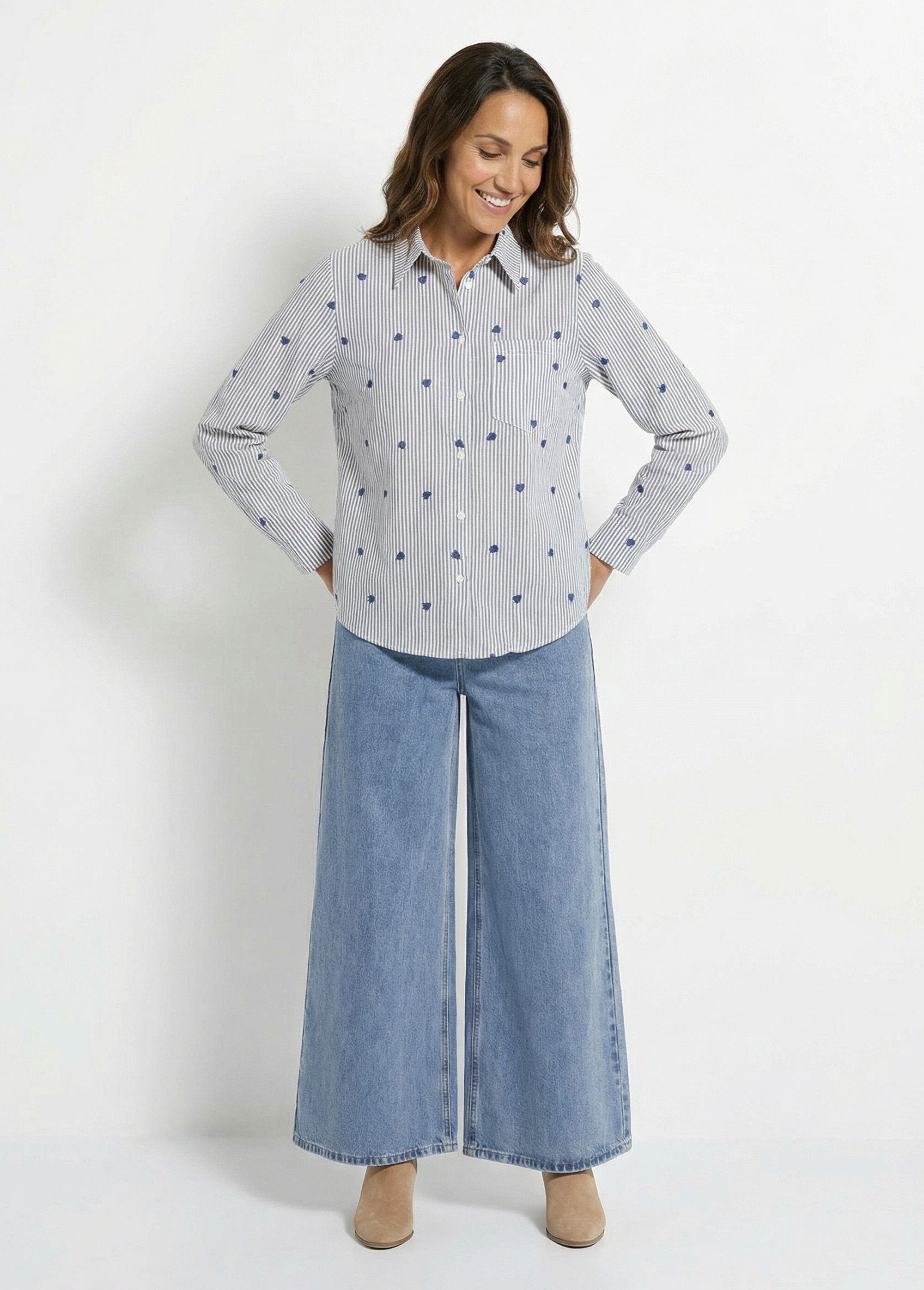 Blusa_de_rayas_con_bordado_de_corazón_Azul_SF1_slim