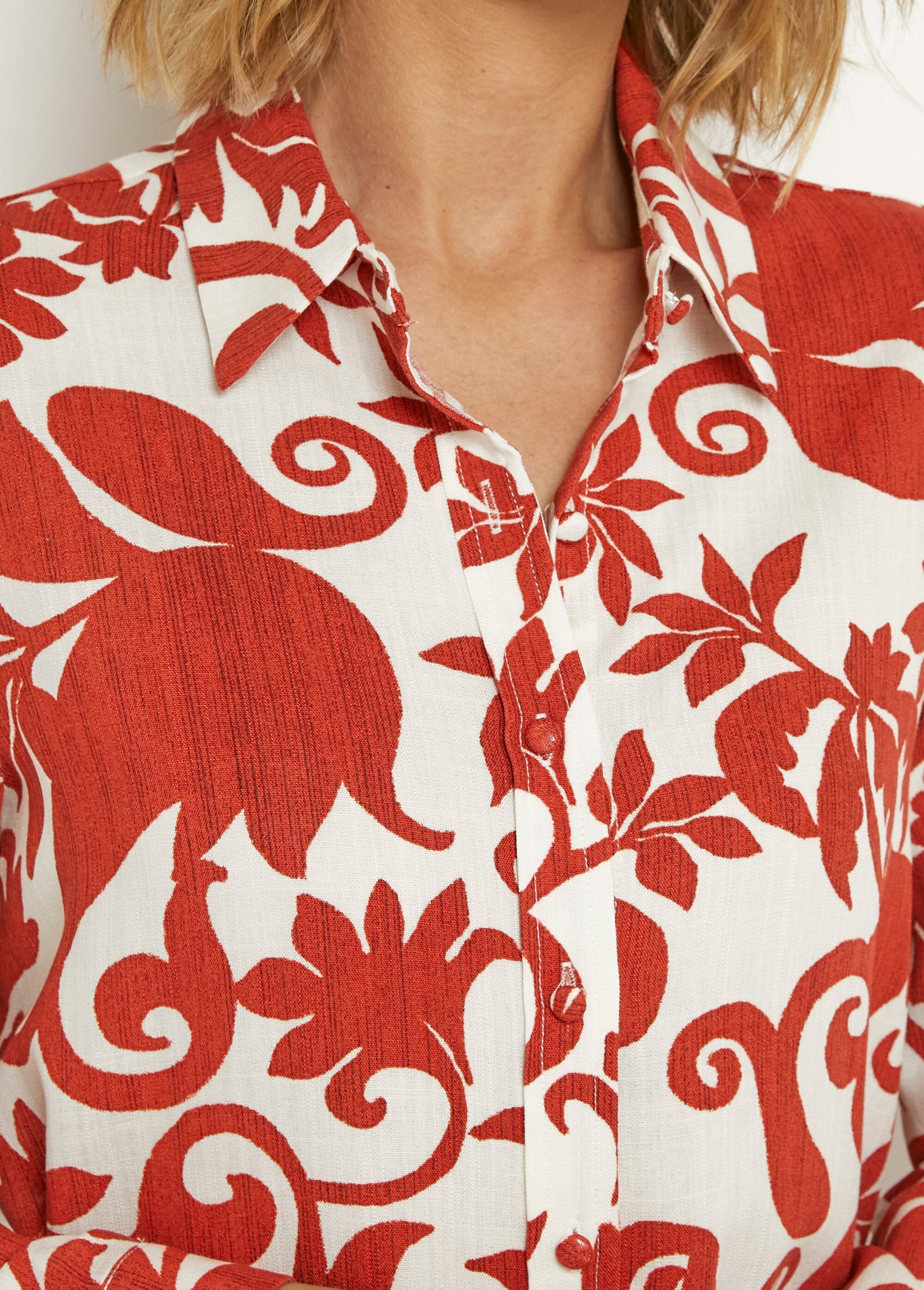 Blusa_de_manga_larga_con_estampado_bucólico_Papirka_y_crudo_DE1_slim