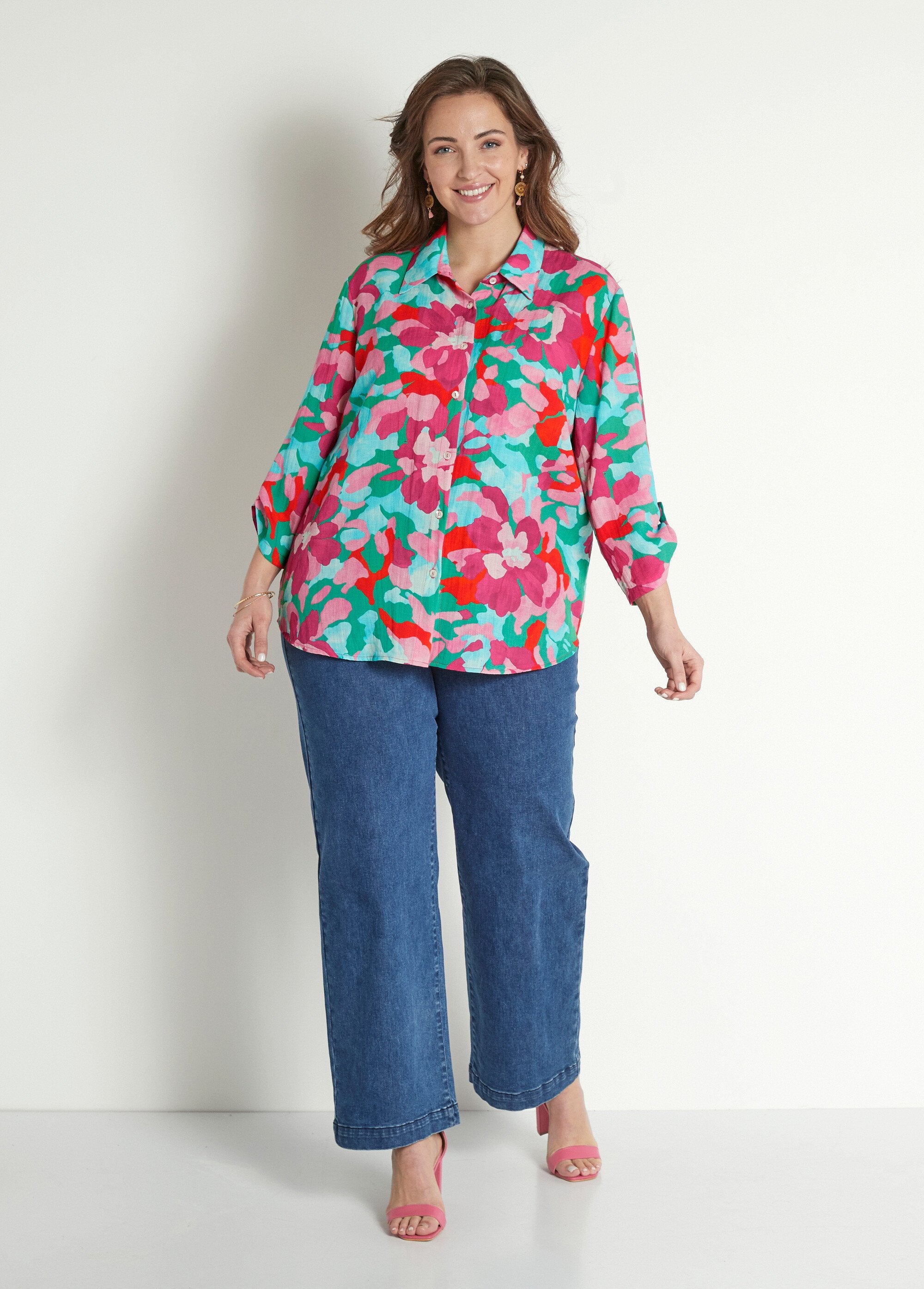 Blusa_larga_floral_con_mangas_3/4_enrolladas_rosa_y_azul_SF1_curvy