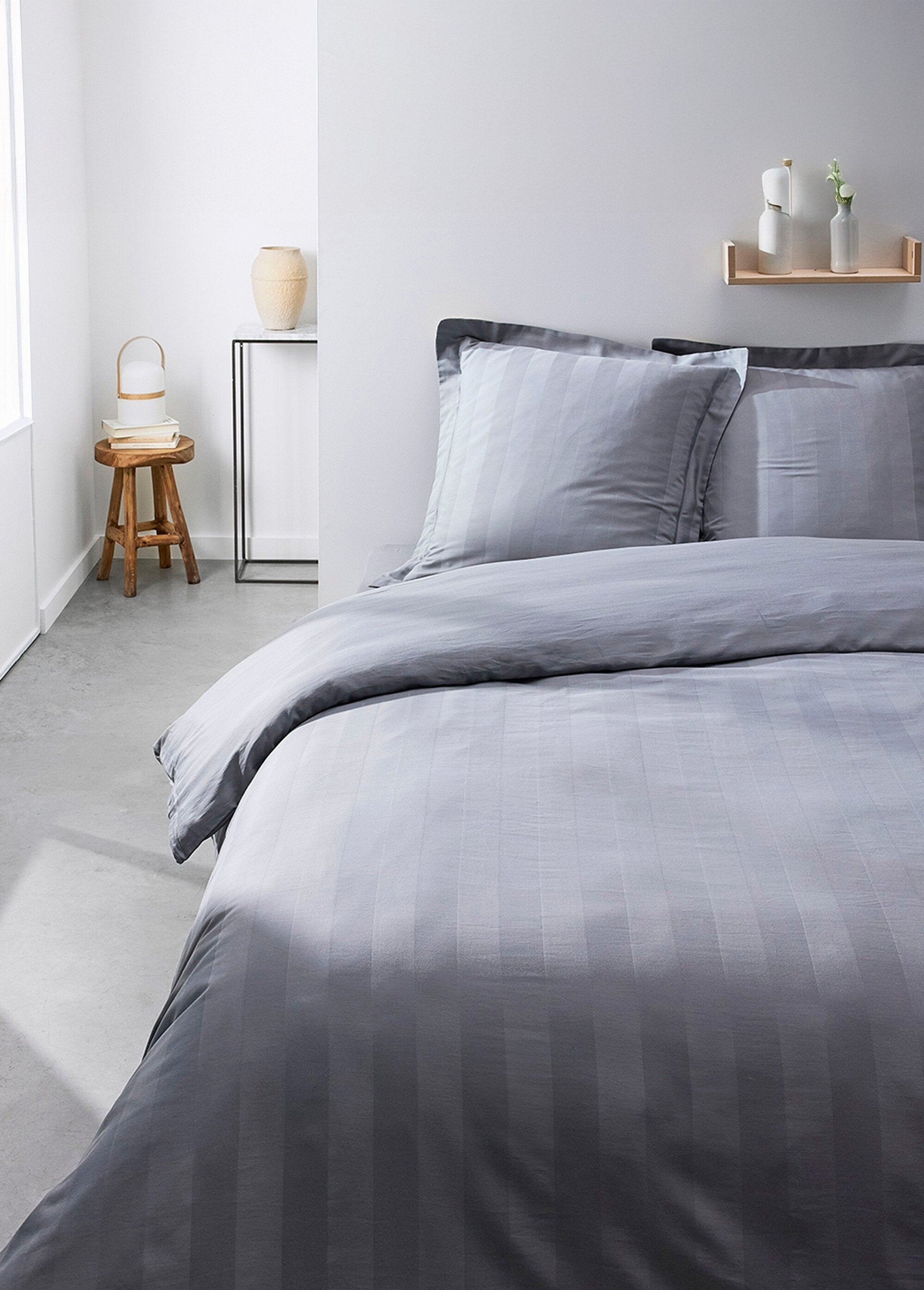Sábana_bajera_de_satén_de_algodón_con_rayas_Gris_SF1_slim