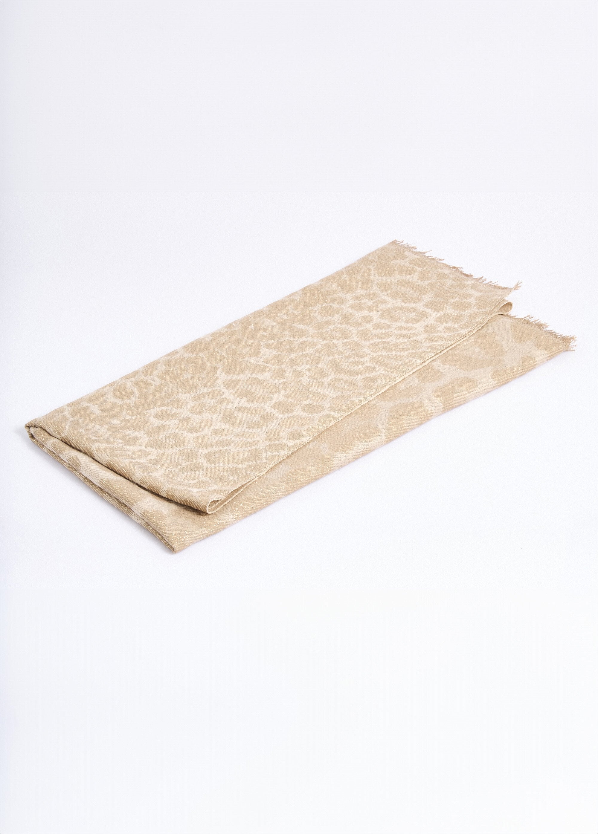 Pañuelo_fino_metalizado_animal_print_Beige_DE1_slim