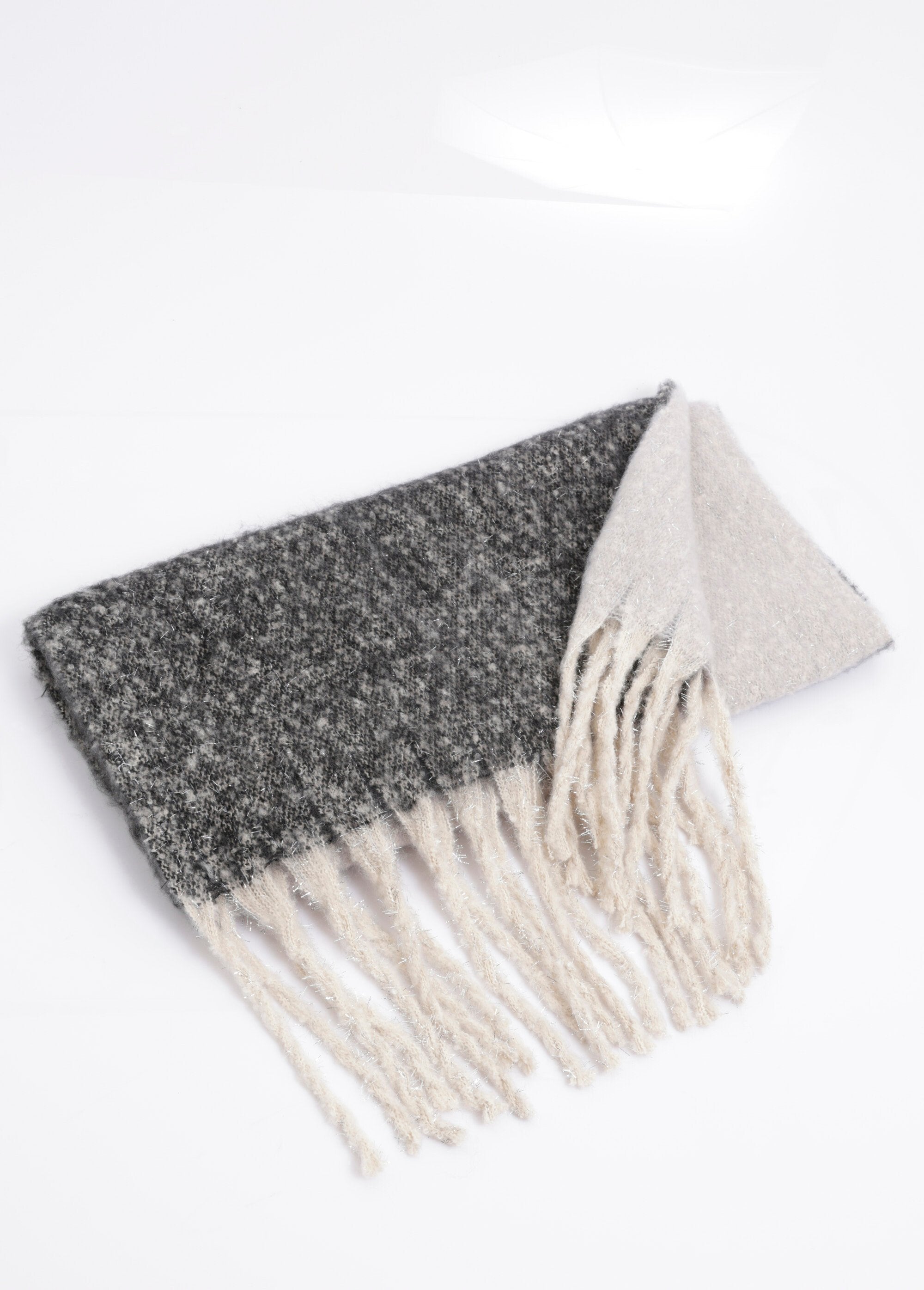 Bufanda_de_punto_metalizada_con_flecos_Negro_DE1_slim