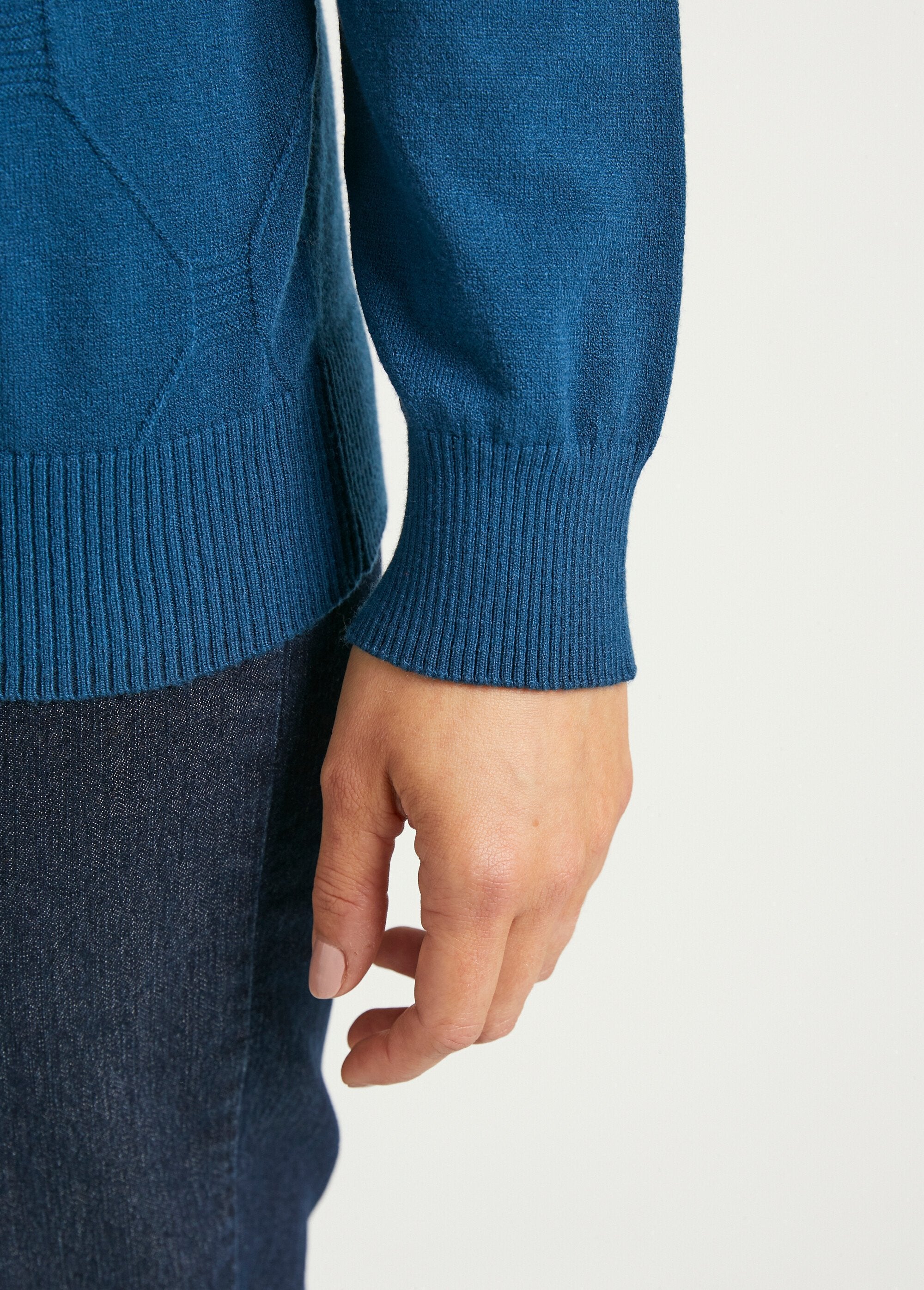 Cárdigan,_liso,_abotonado,_mezcla_de_modal_Pato_DE3_slim