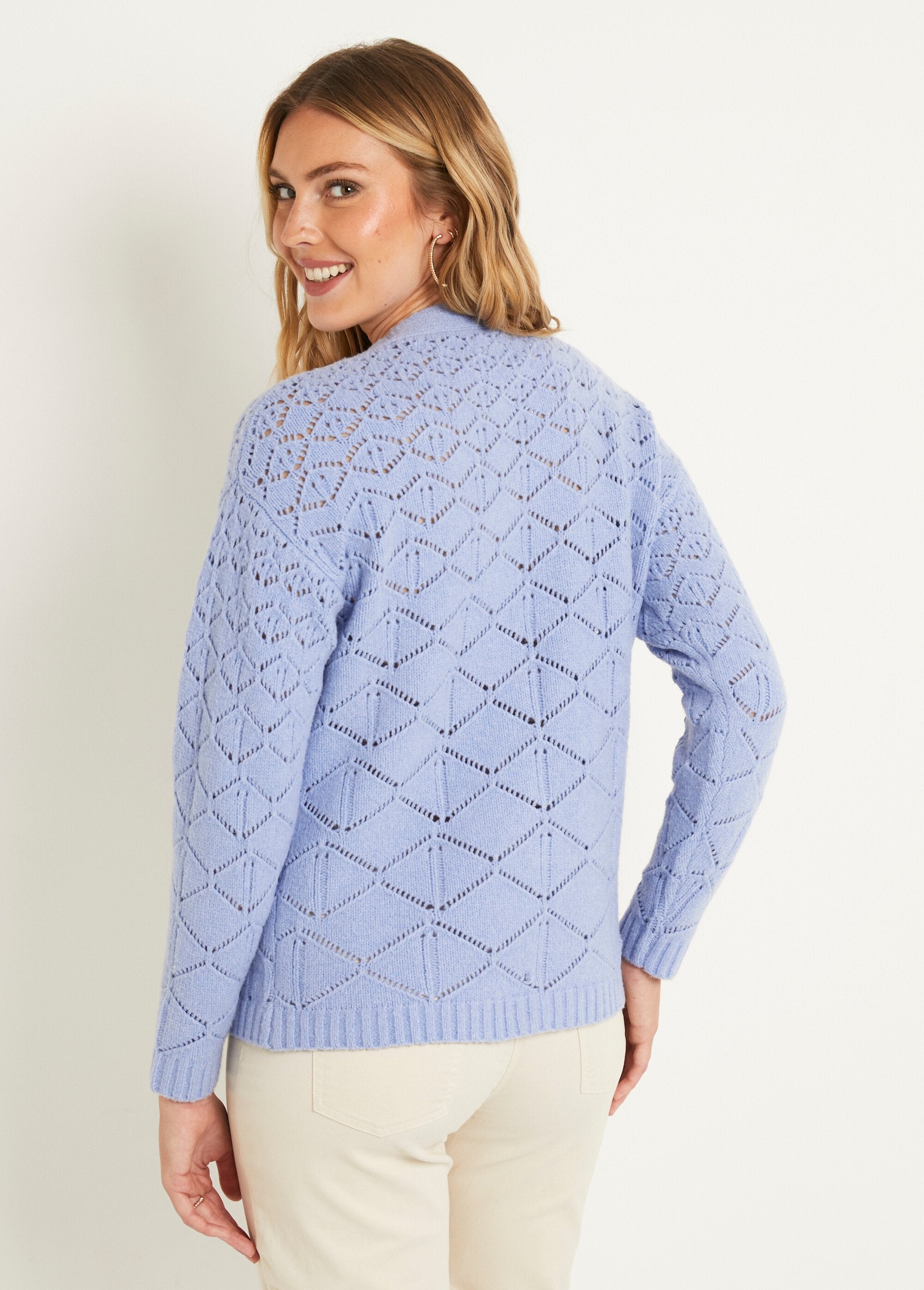 Rebeca_corta_abotonada_con_cuello_de_pico,_lisa_Azul_DO1_slim