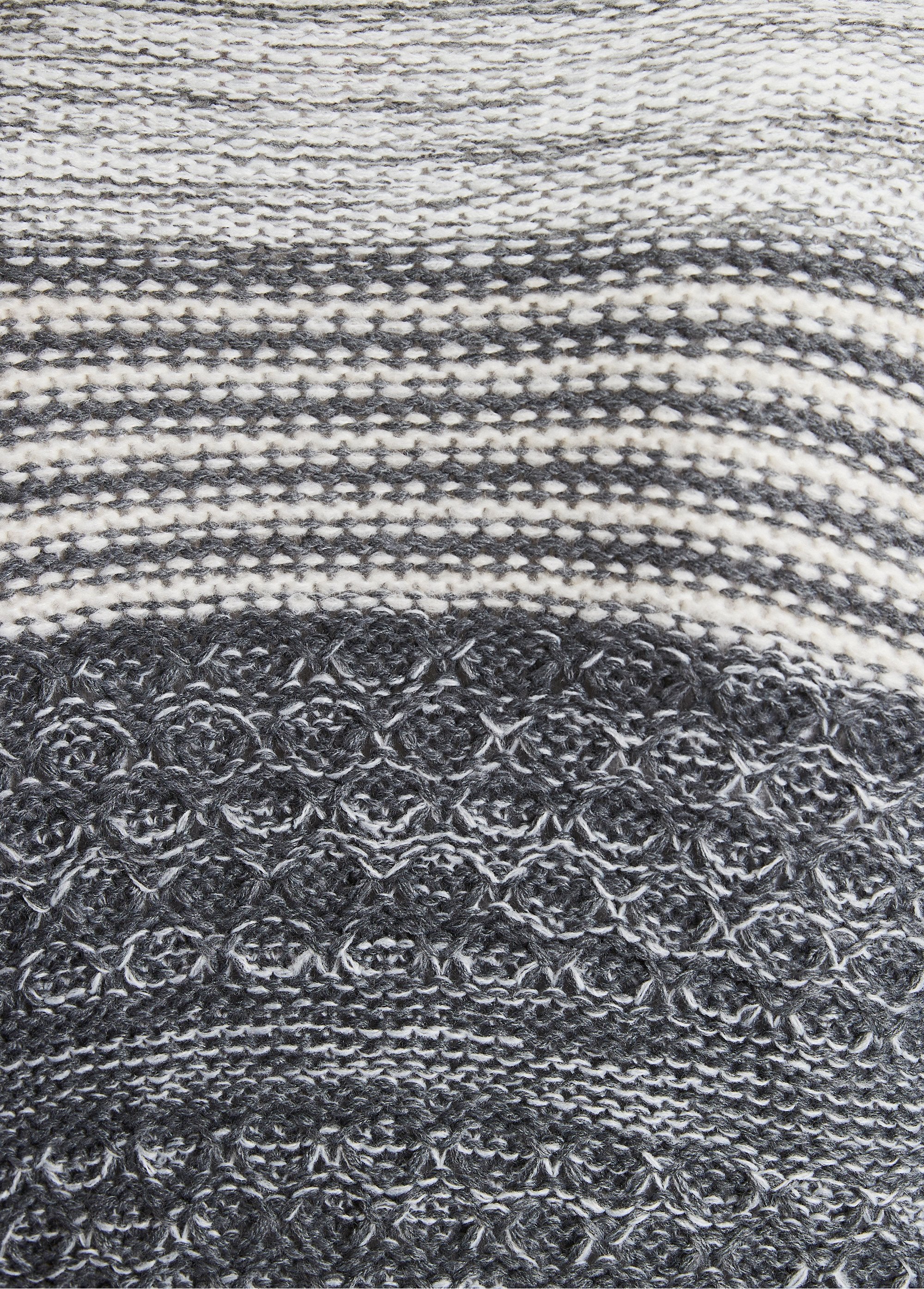 Cárdigan_largo_jaspeado_con_rayas_de_borde_a_borde_Gris_y_crudo_DE2_slim