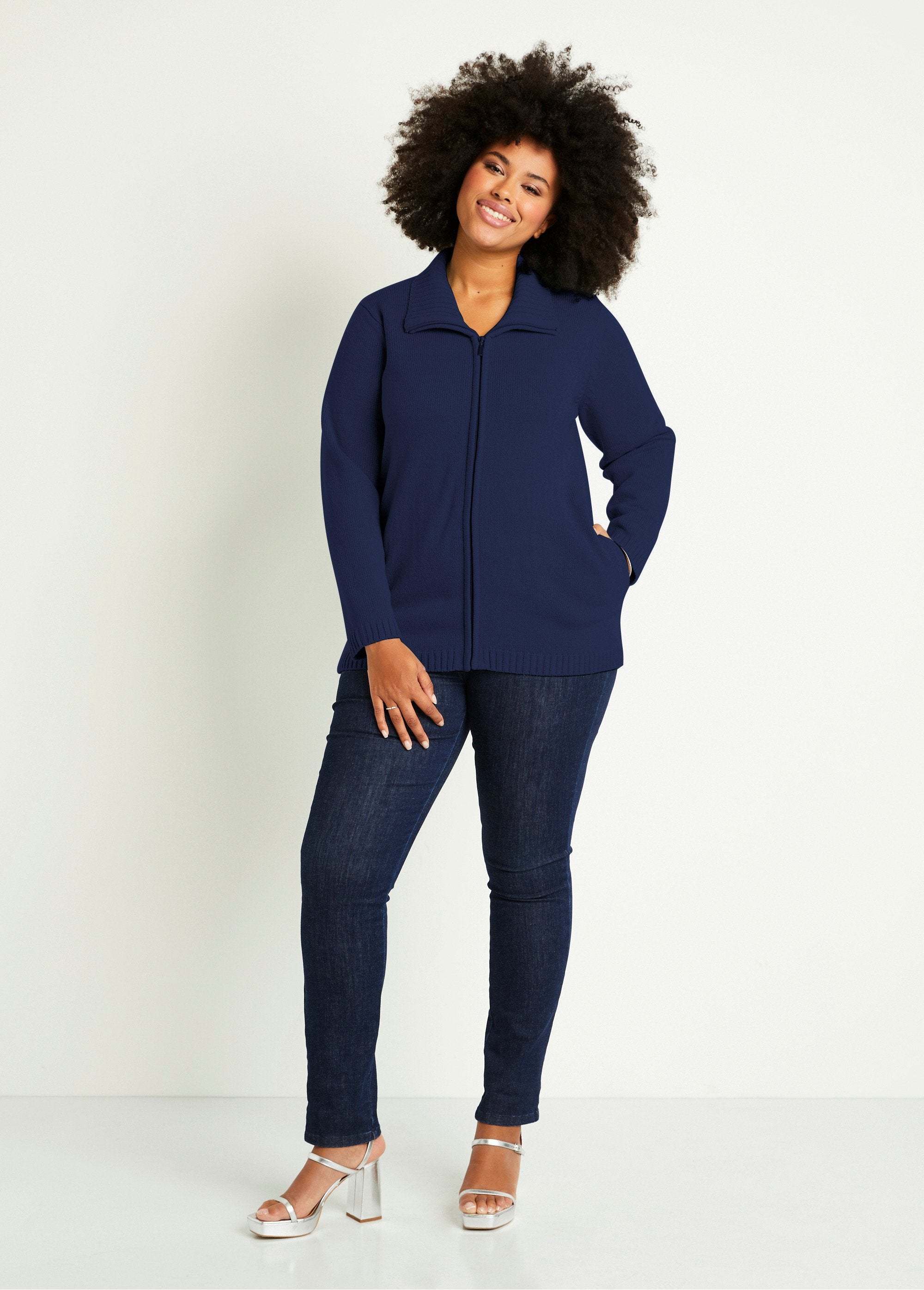 Cárdigan_largo_liso_con_cremallera_y_cuello_alto_Marina_SF1_curvy