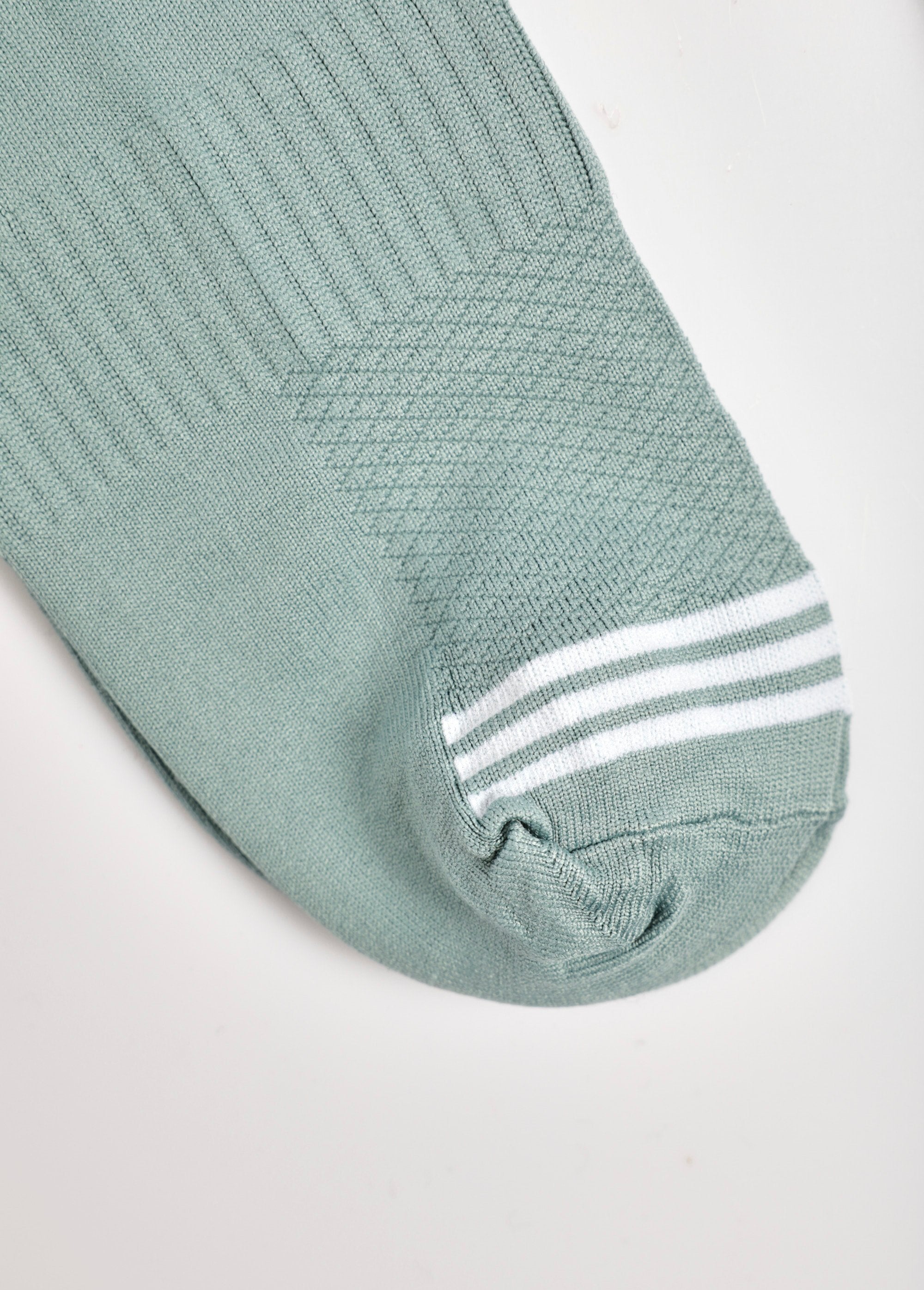 Pack_de_3_calcetines_deportivos_surtidos_Verde_y_blanco_y_negro_DE3_slim