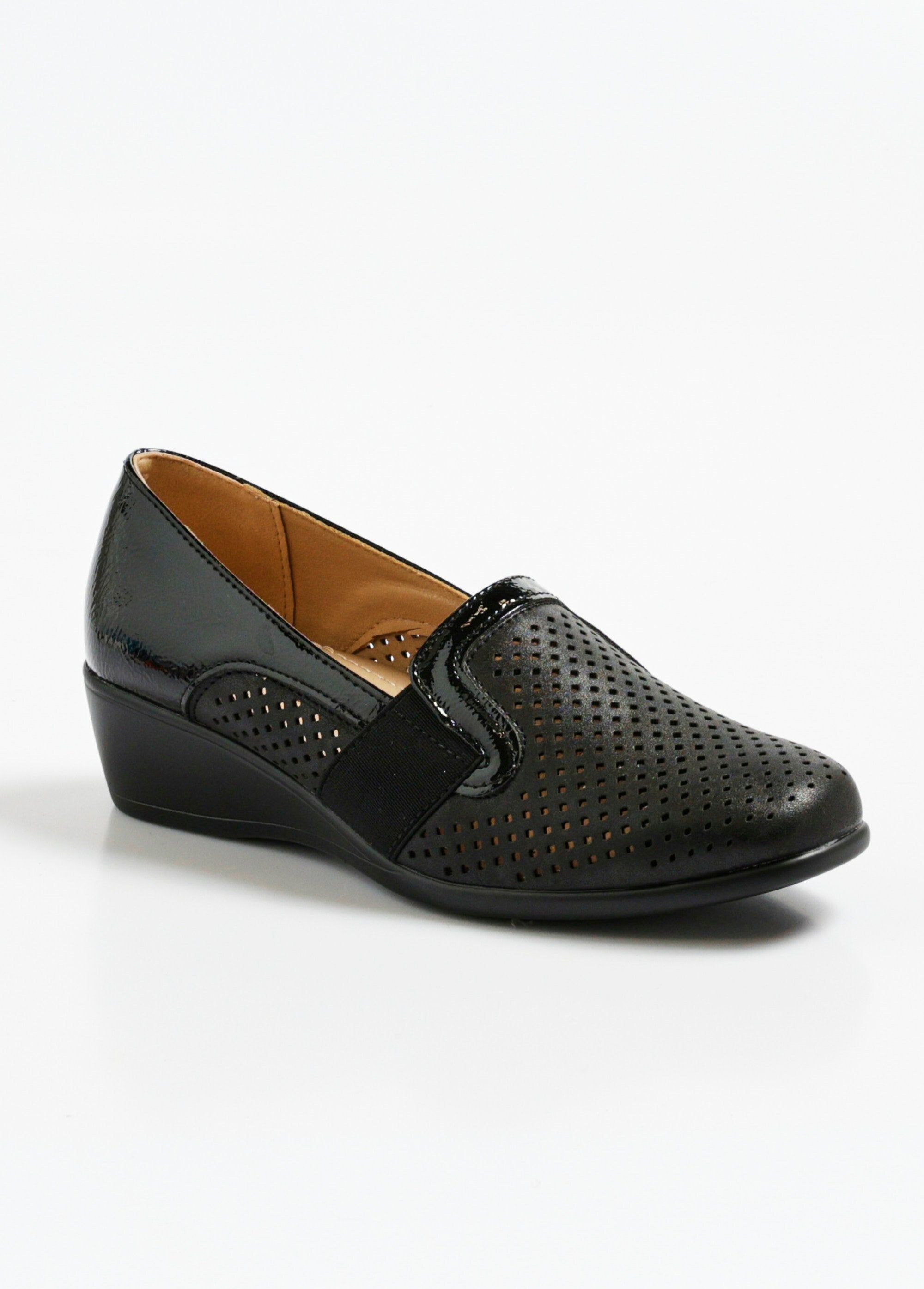 Mocasines_perforados_con_detalles_elegantes_Negro_FA1_slim