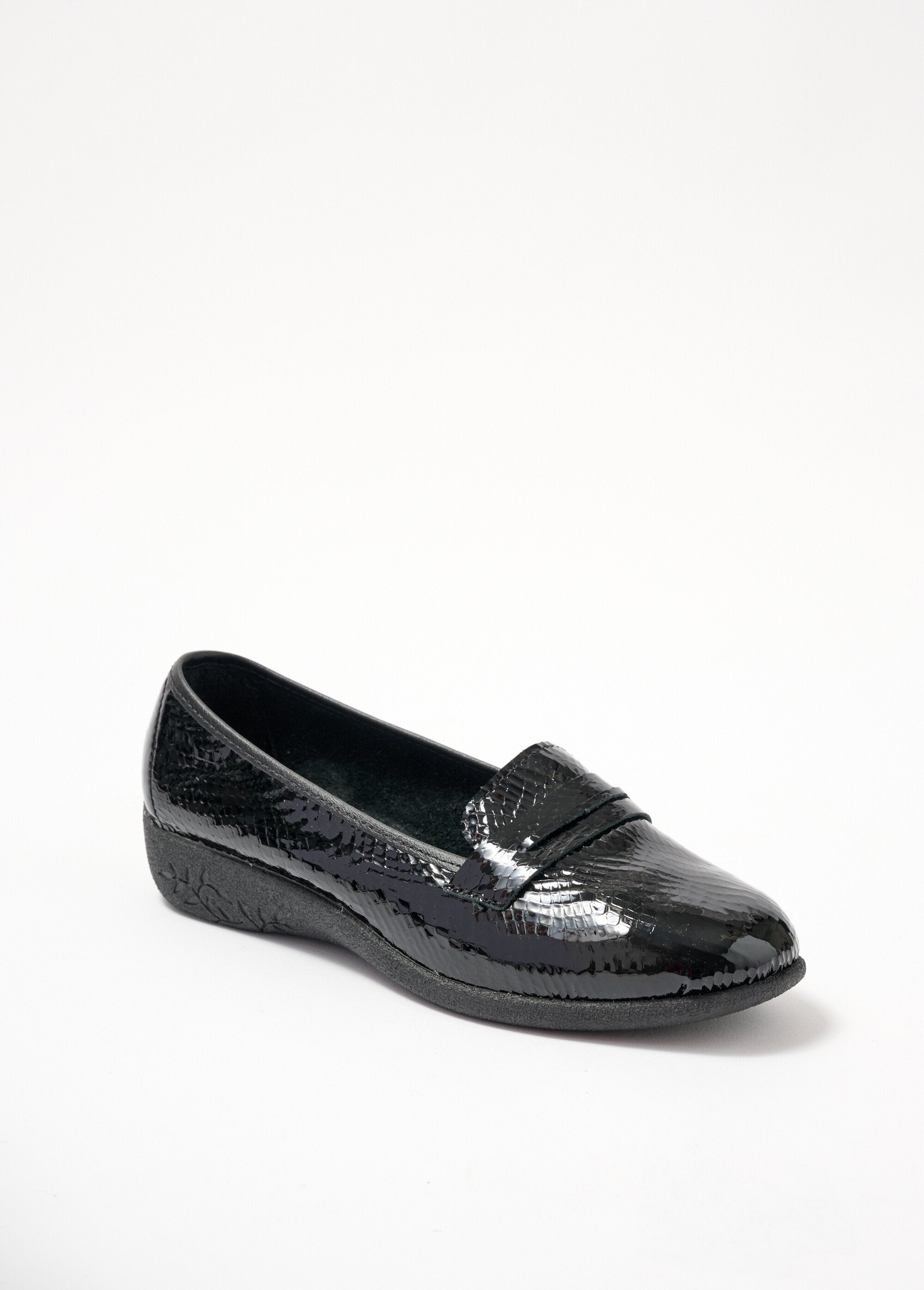 Mocasines_anchos_de_charol_efecto_cocodrilo_Negro_FA1_slim