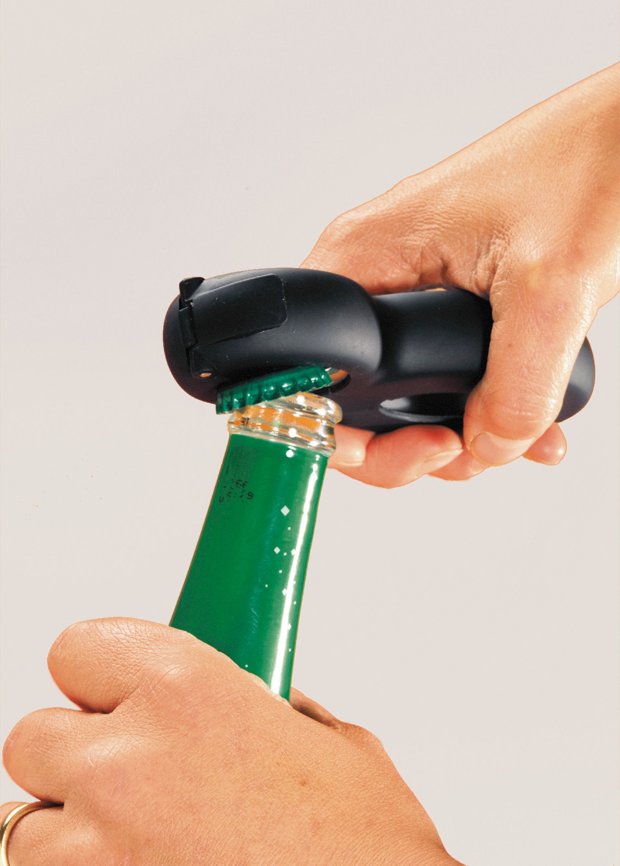 Abridor_multifunción_6_en_1_Negro_DE1_slim