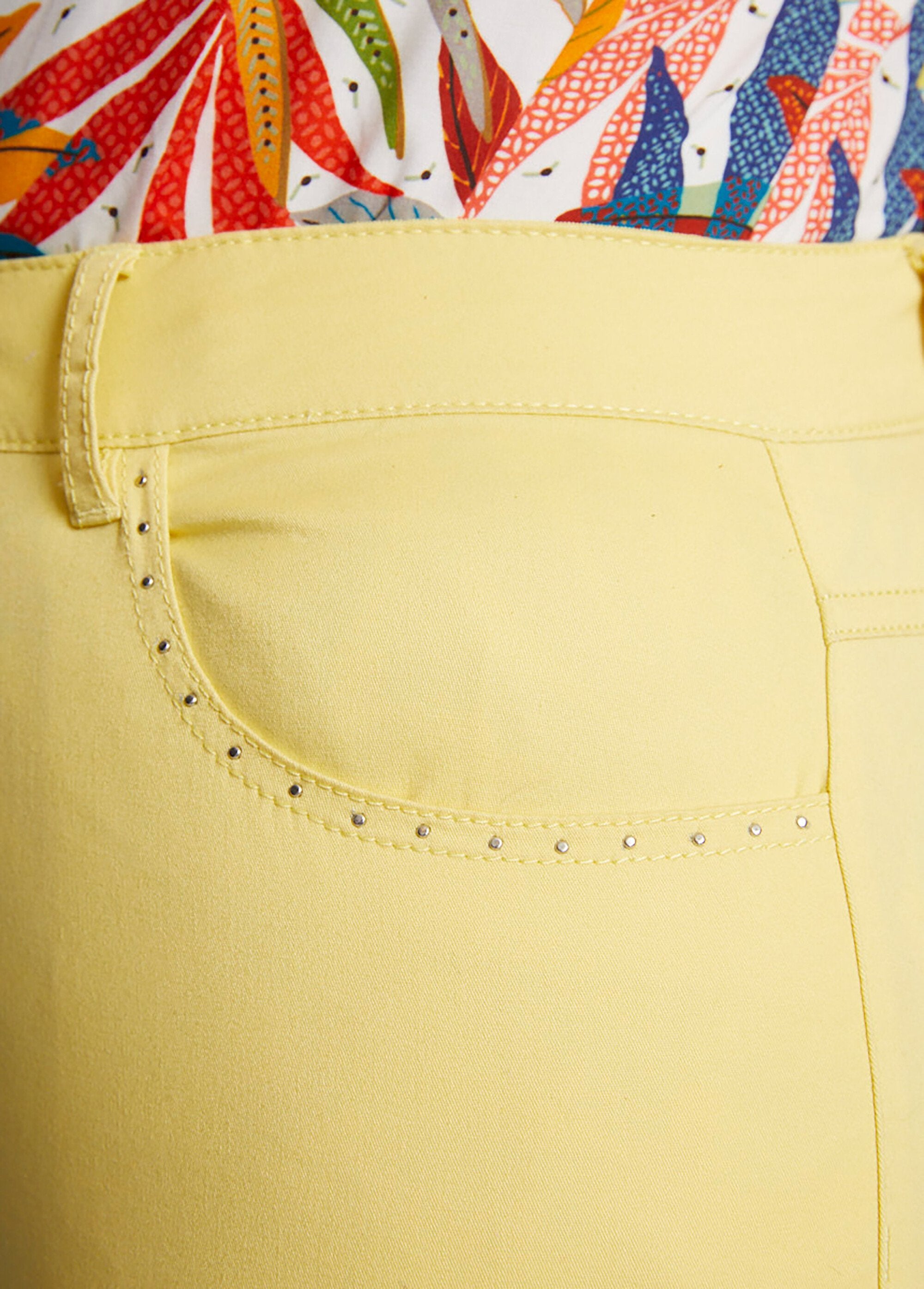 Pantalón_cropped_con_cinturón_elástico_y_5_bolsillos_AMARILLO_DE2_curvy