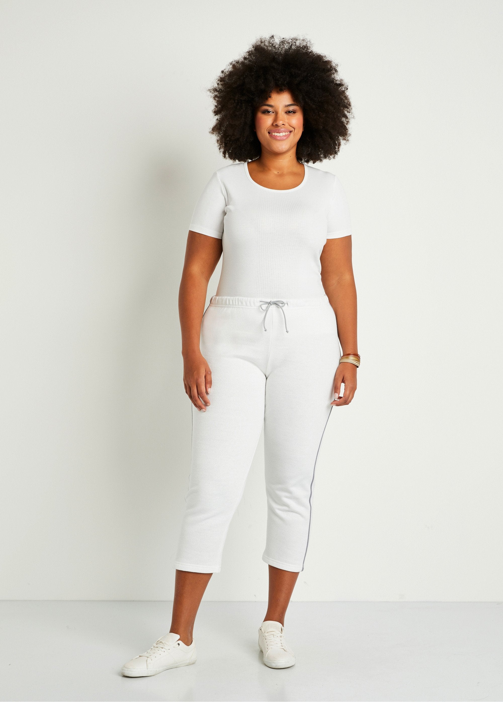 Pantalones_cortos_de_estar_por_casa_con_cinturilla_elástica_y_forro_polar._Blanco,_Blanca_SF1_curvy