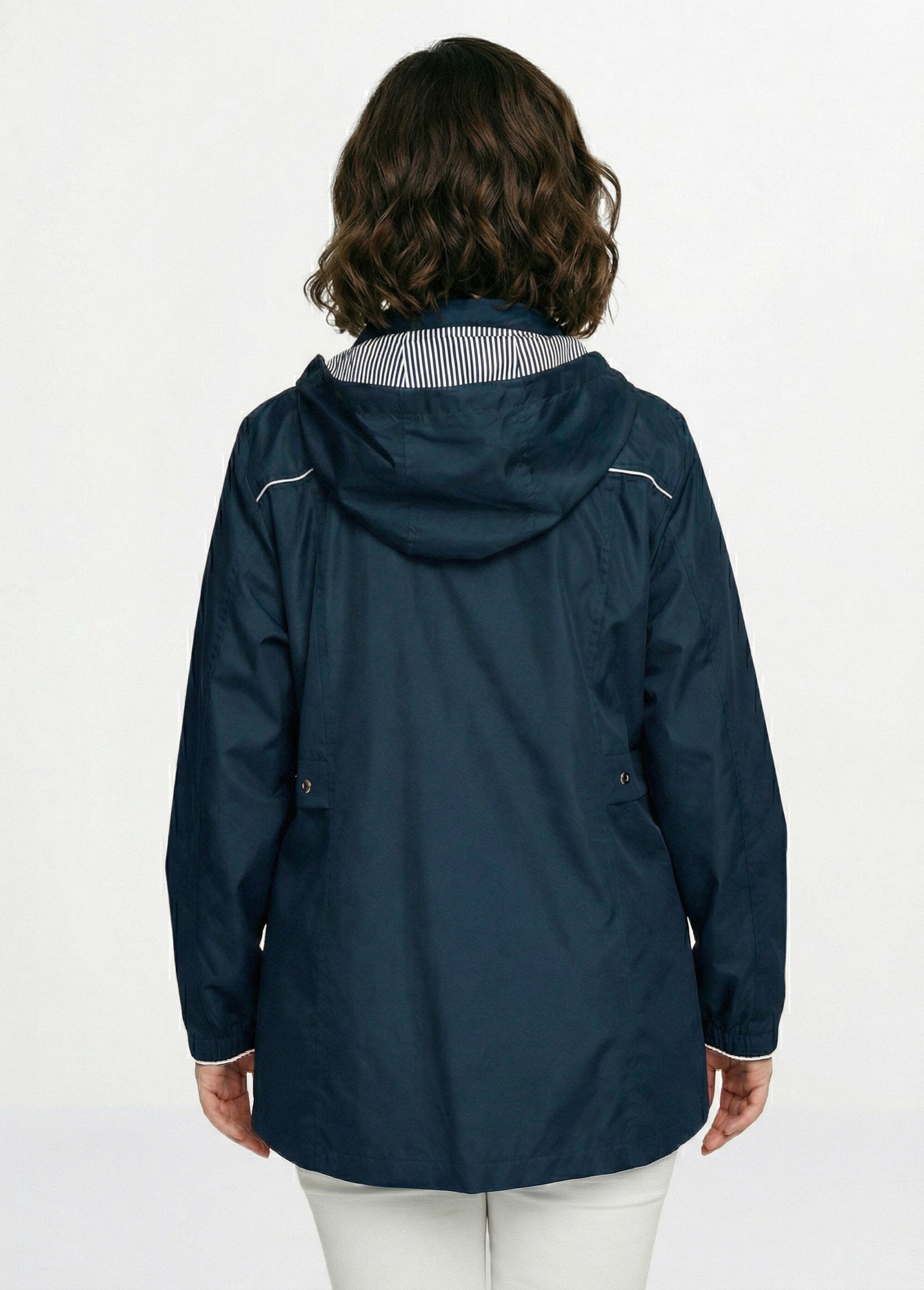 Parka_corta_ligera_con_cremallera_y_capucha_Marina_DO1_slim