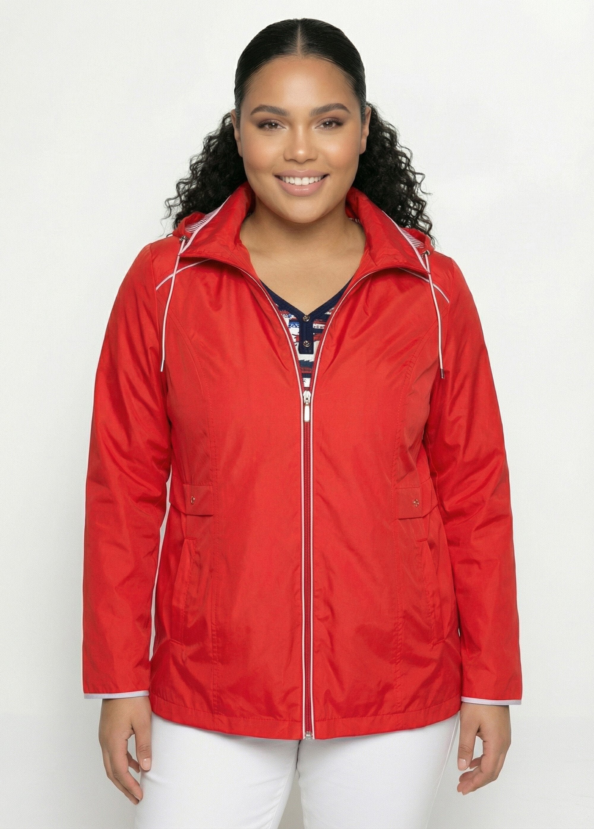 Parka_corta_ligera_con_cremallera_y_capucha_Rojo_FA1_curvy