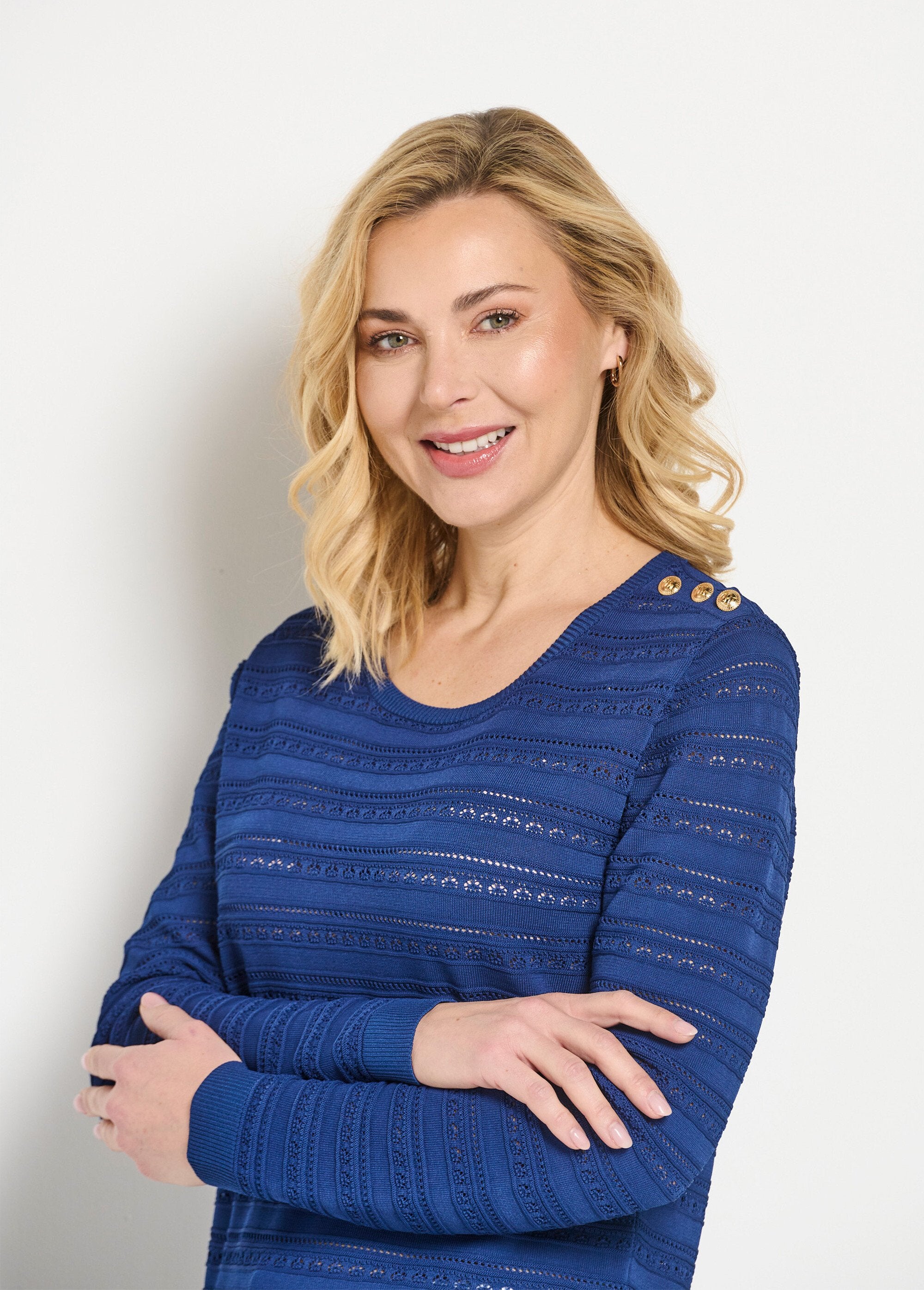 Jersey_liso_de_manga_larga,_suave,_corto,_con_cuello_redondo_Marina_DE1_slim