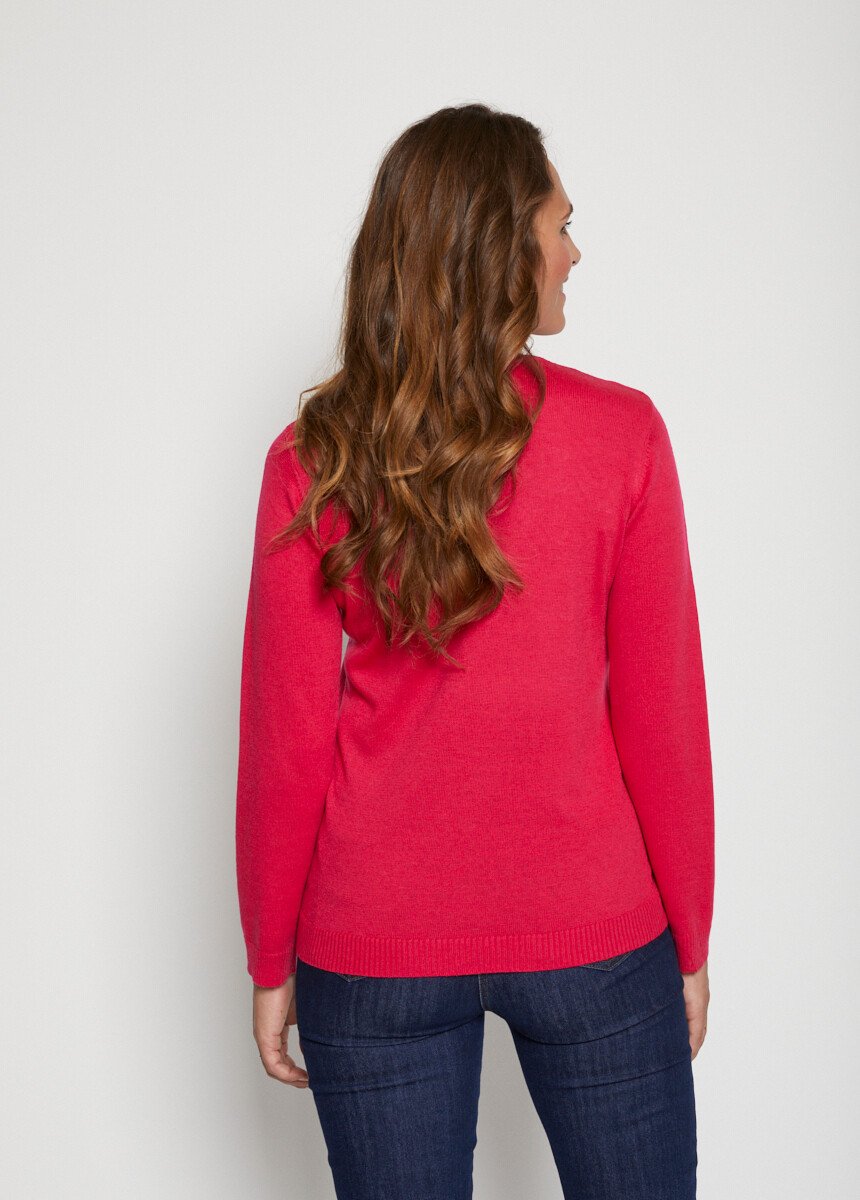 Suave_jersey_de_pedrería_con_cuello_alto_rosa_india_DO1_slim