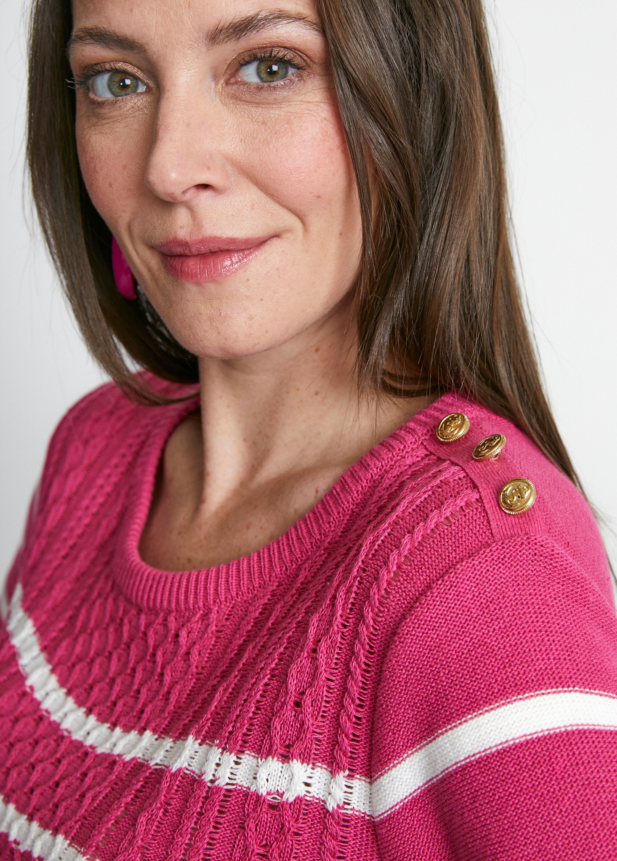 Jersey_de_rayas_con_botones_estilo_marinero_frambuesa_y_blanco_DE2_slim