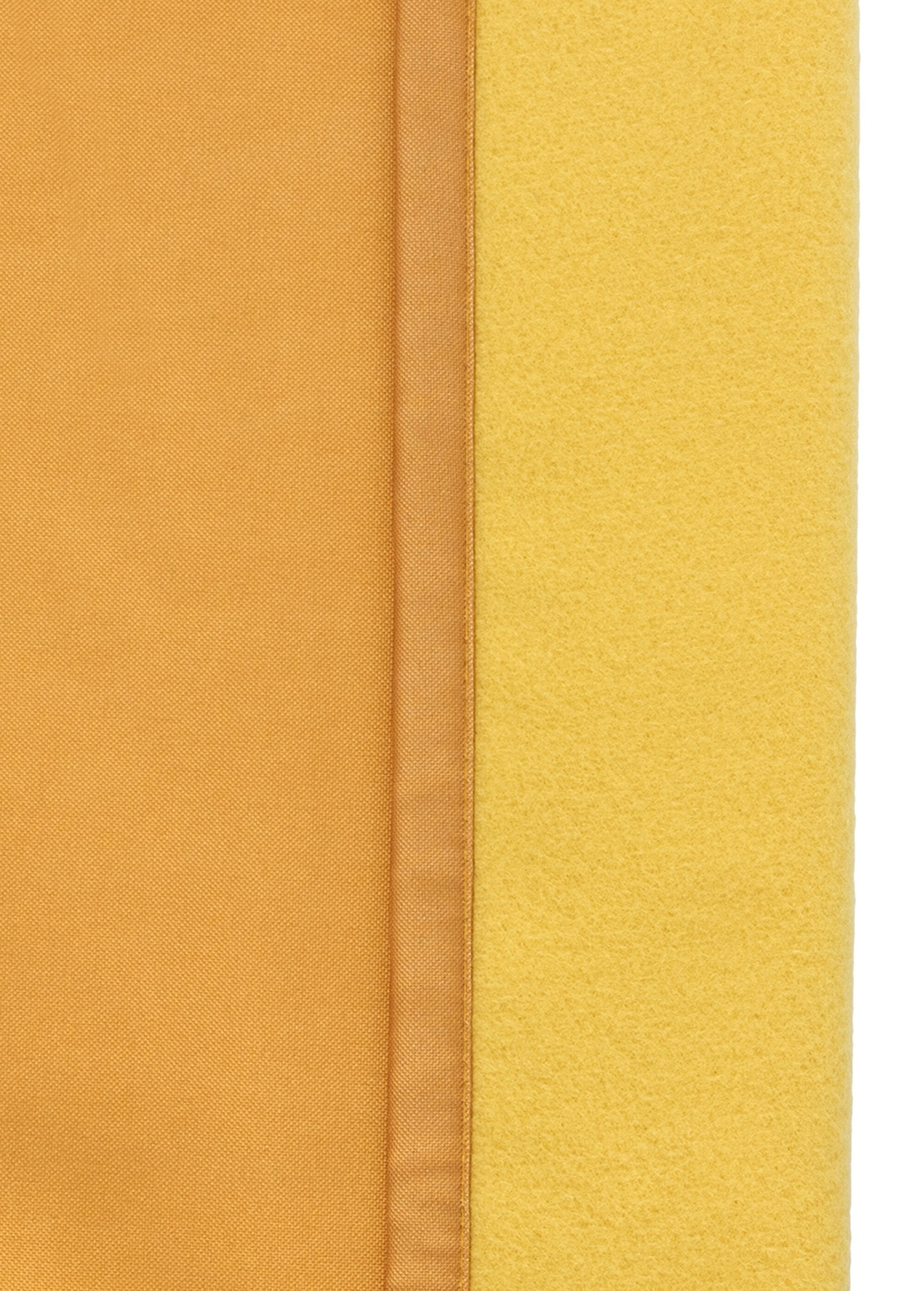 Cortina_aislante_con_ojales_metálicos,_140x260cm_Ocre_DE1_slim