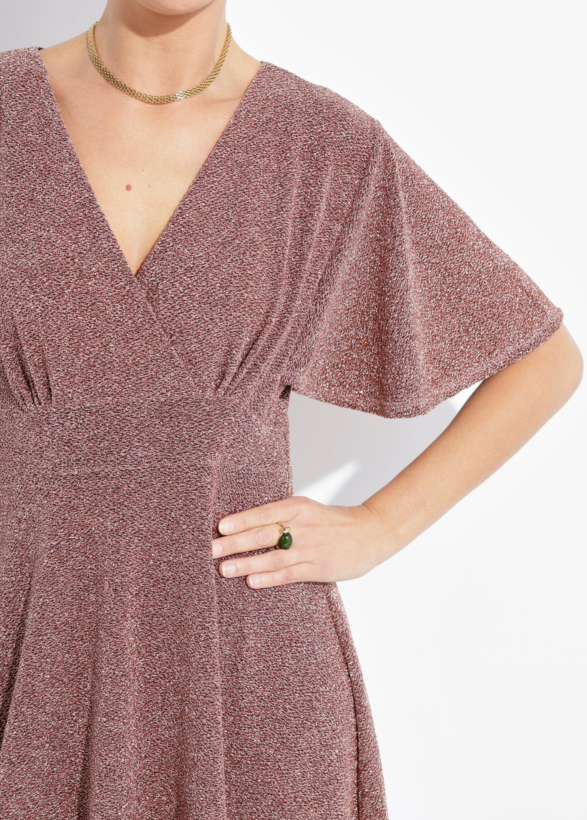 Vestido_acampanado_de_punto_metalizado_con_escote_en_V_Cobre_DE1_slim