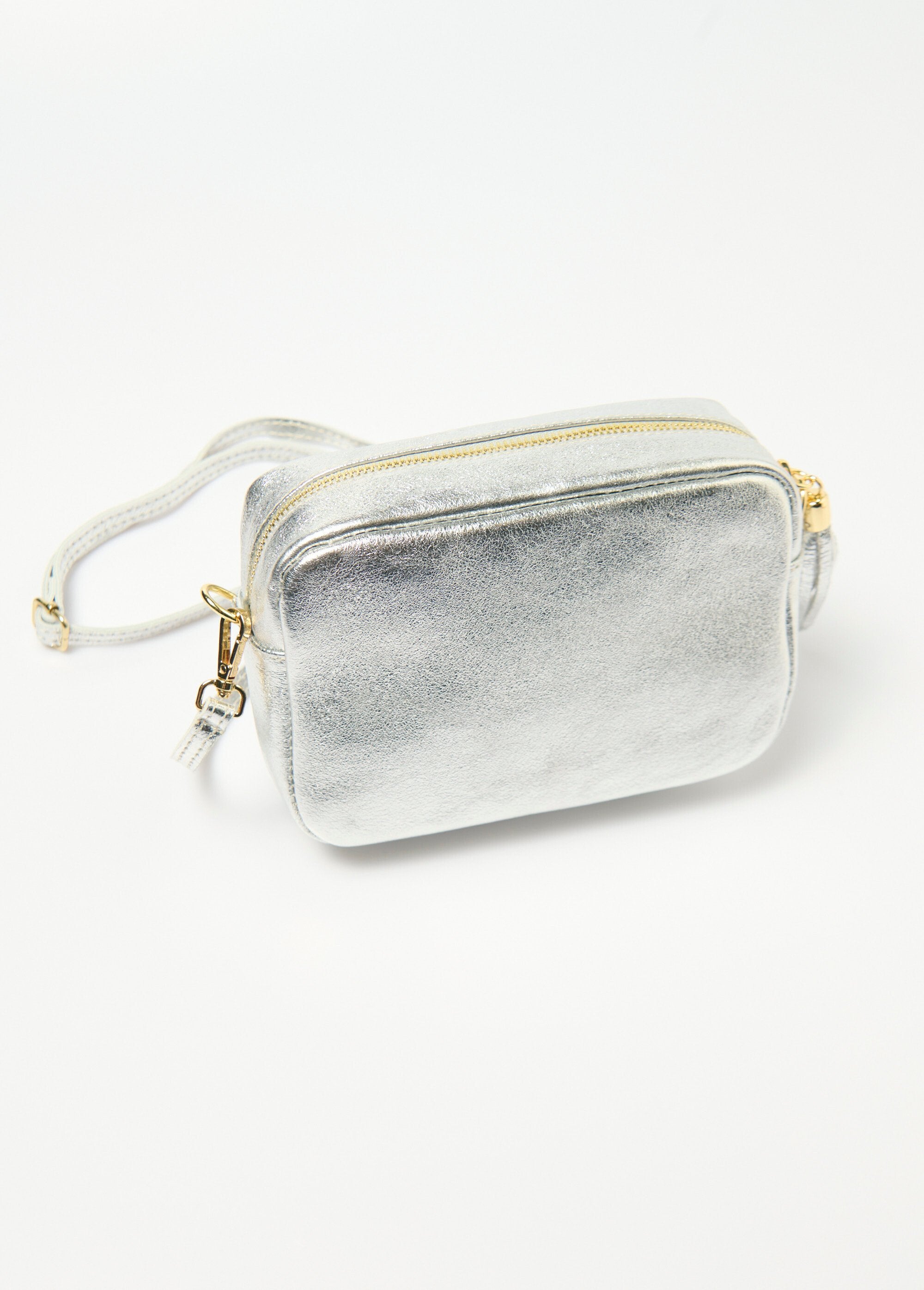 Bolso_de_piel_en_forma_de_clutch_Plata_DO1_slim