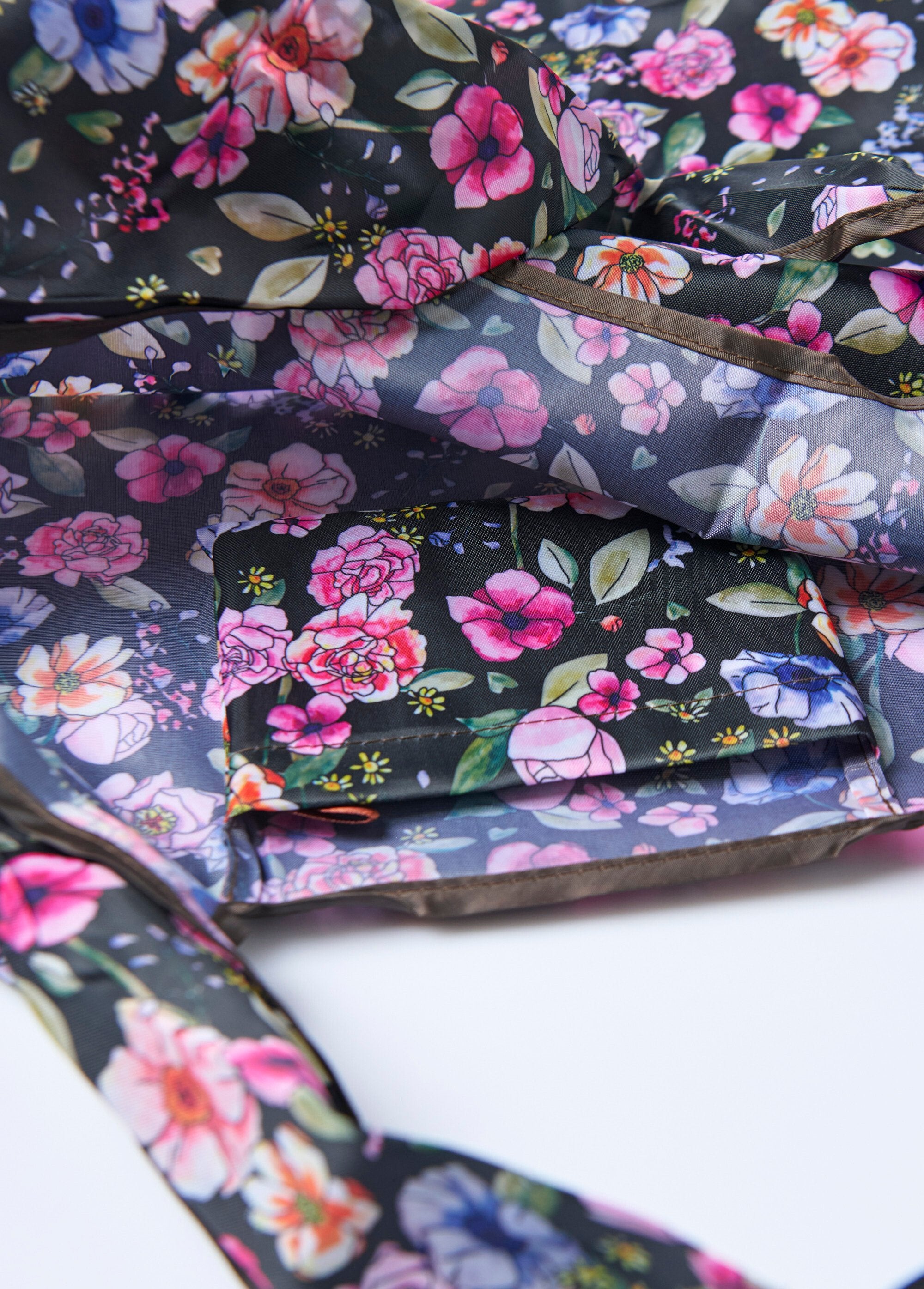 Bolsa_de_compras_plegable,_duradera_y_con_diseño_floral._Estampado_de_flores_azules_DE2_slim