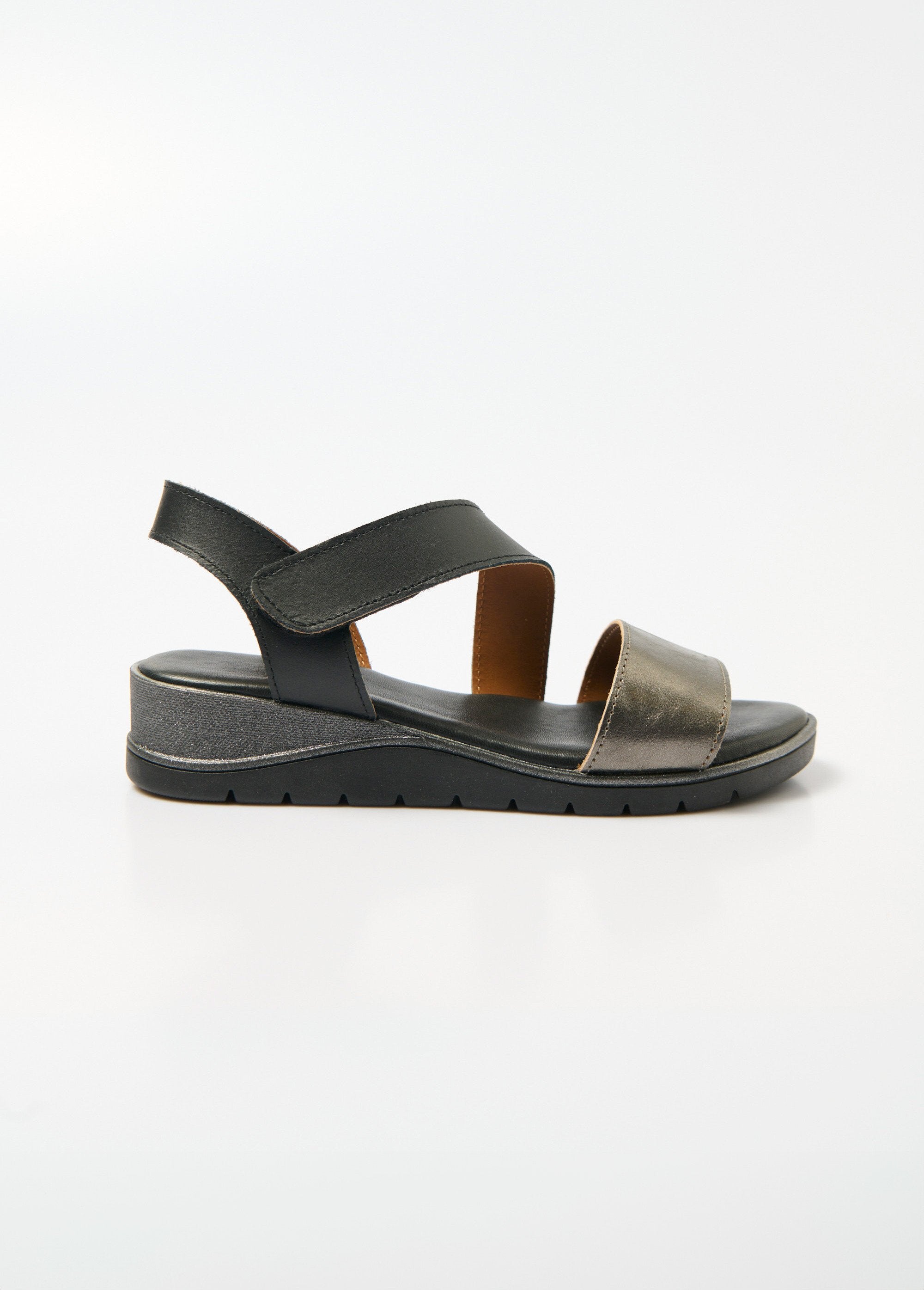 Sandalias_anchas_de_piel_con_cuña_rayada_Negro_DR1_slim