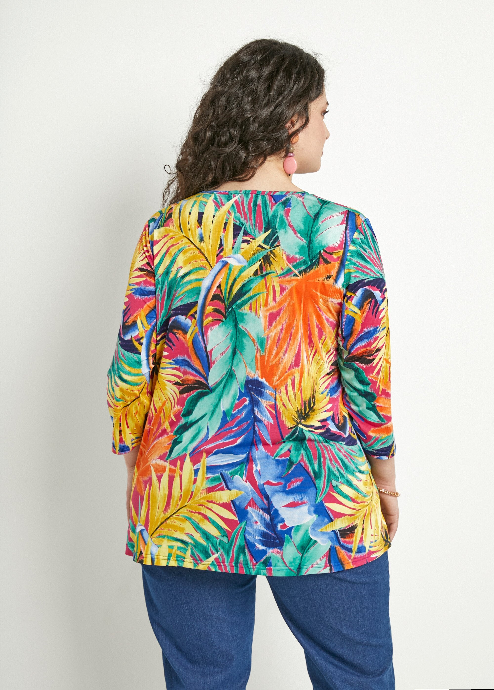 Camiseta_larga_2_en_1_con_estampado_tropical_Multicolor_DO1_curvy