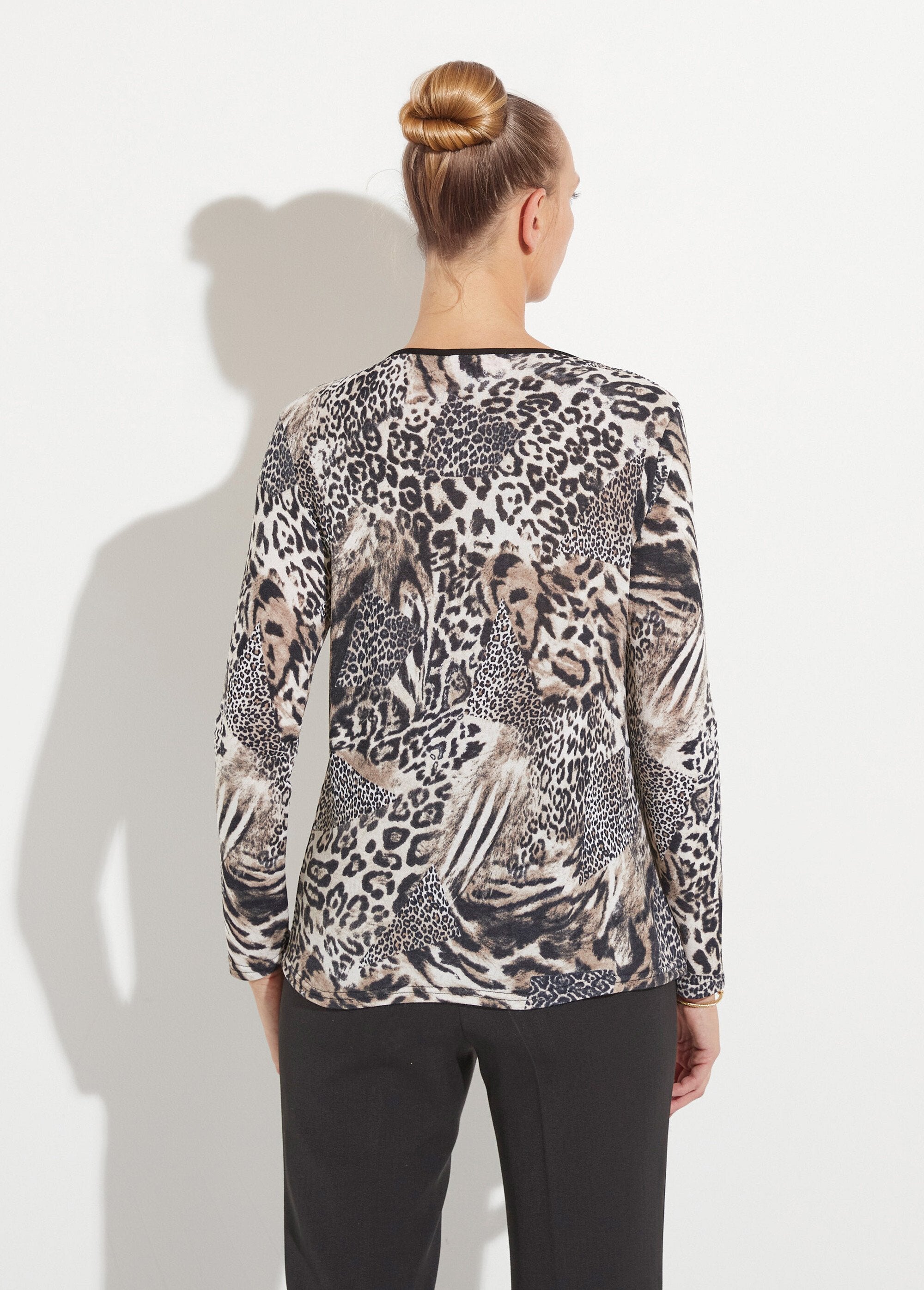 Camiseta_de_cuello_redondo_con_estampado_de_patchwork_de_piel_de_animal_Beige_y_negro_DO1_slim