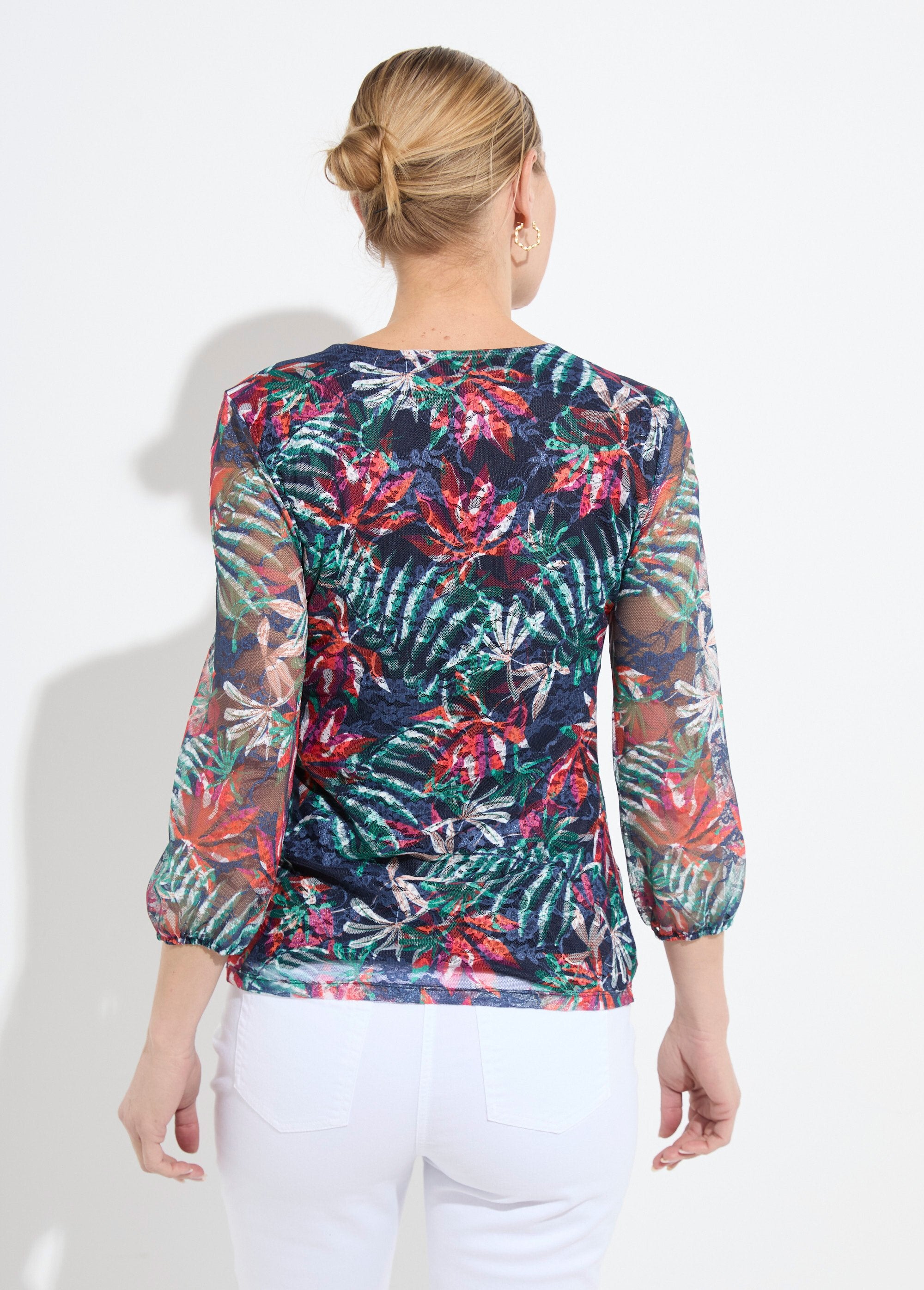 Camiseta_de_cuello_en_V_con_malla_de_encaje_estampada_Azul_marino_y_naranja_DO1_slim