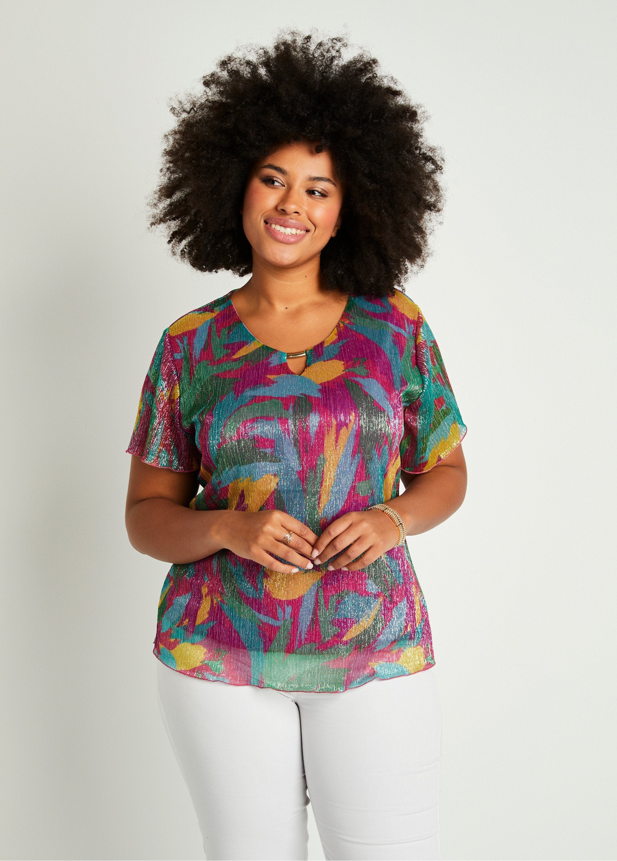 Camiseta_corta_con_estampado_de_follaje_dorado_fucsia_y_verde_FA1_curvy