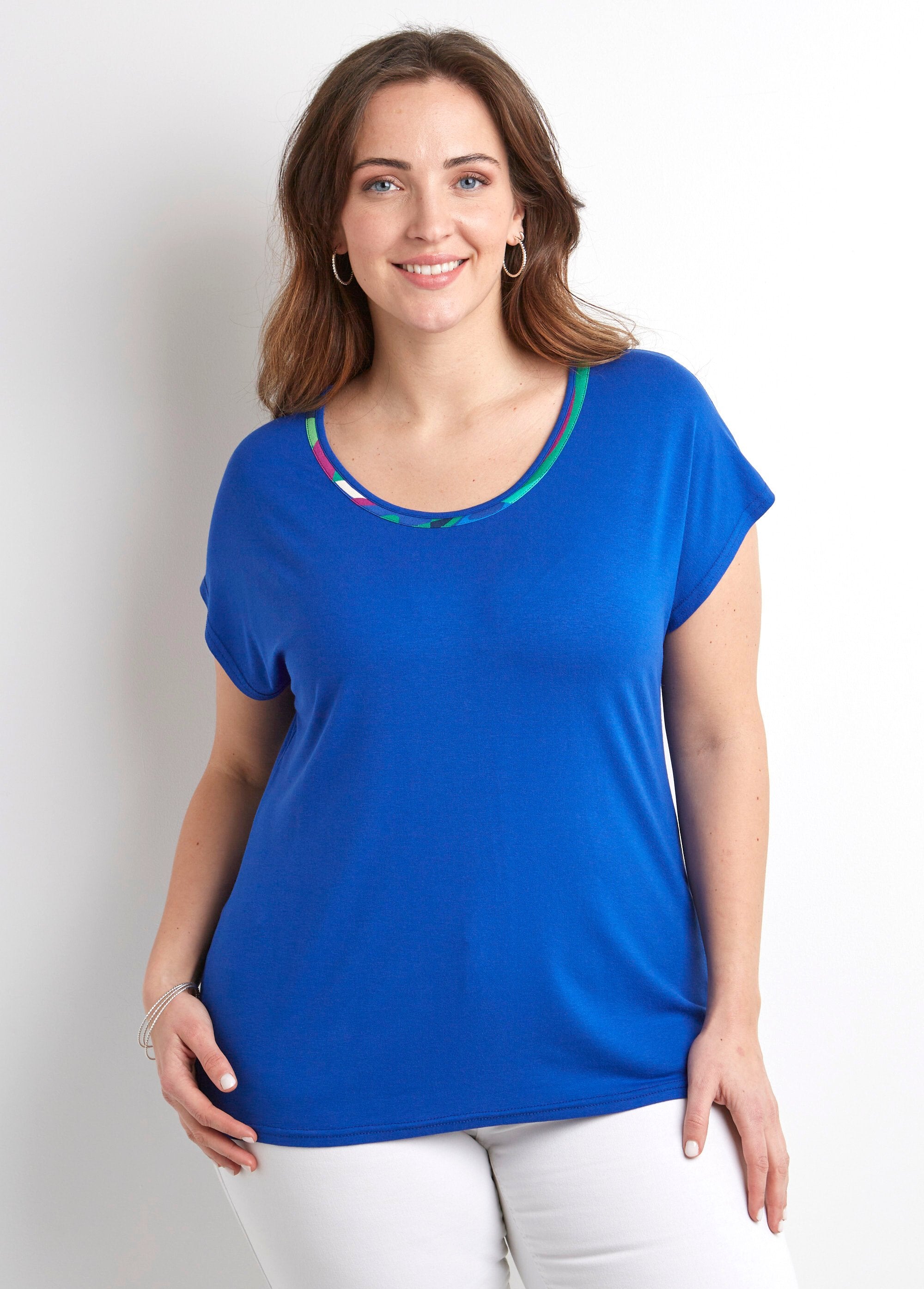 Camiseta_larga_lisa_o_estampada_de_cuello_redondo_y_manga_corta_azul_liso_FA1_curvy