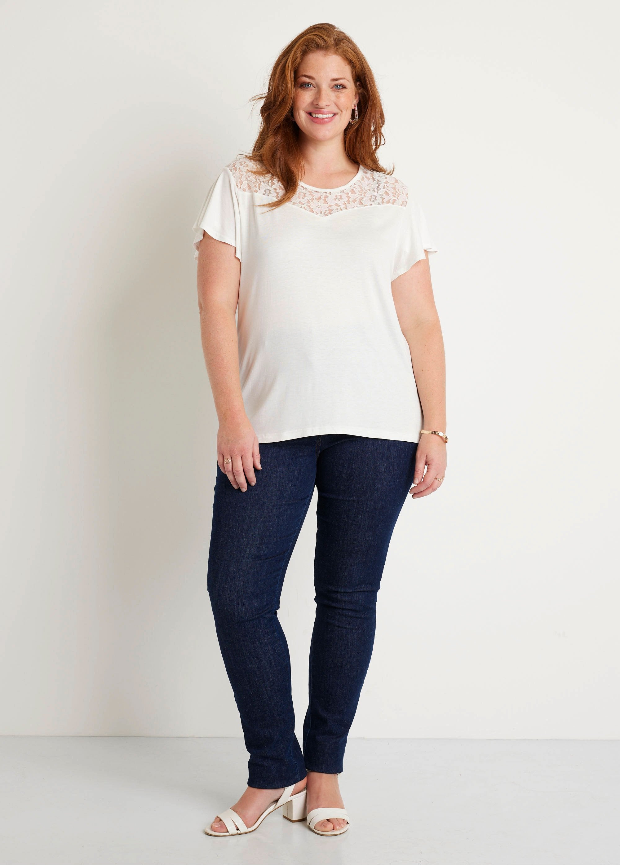 Camiseta_de_encaje_de_manga_corta_Blanco,_Blanca_SF1_curvy