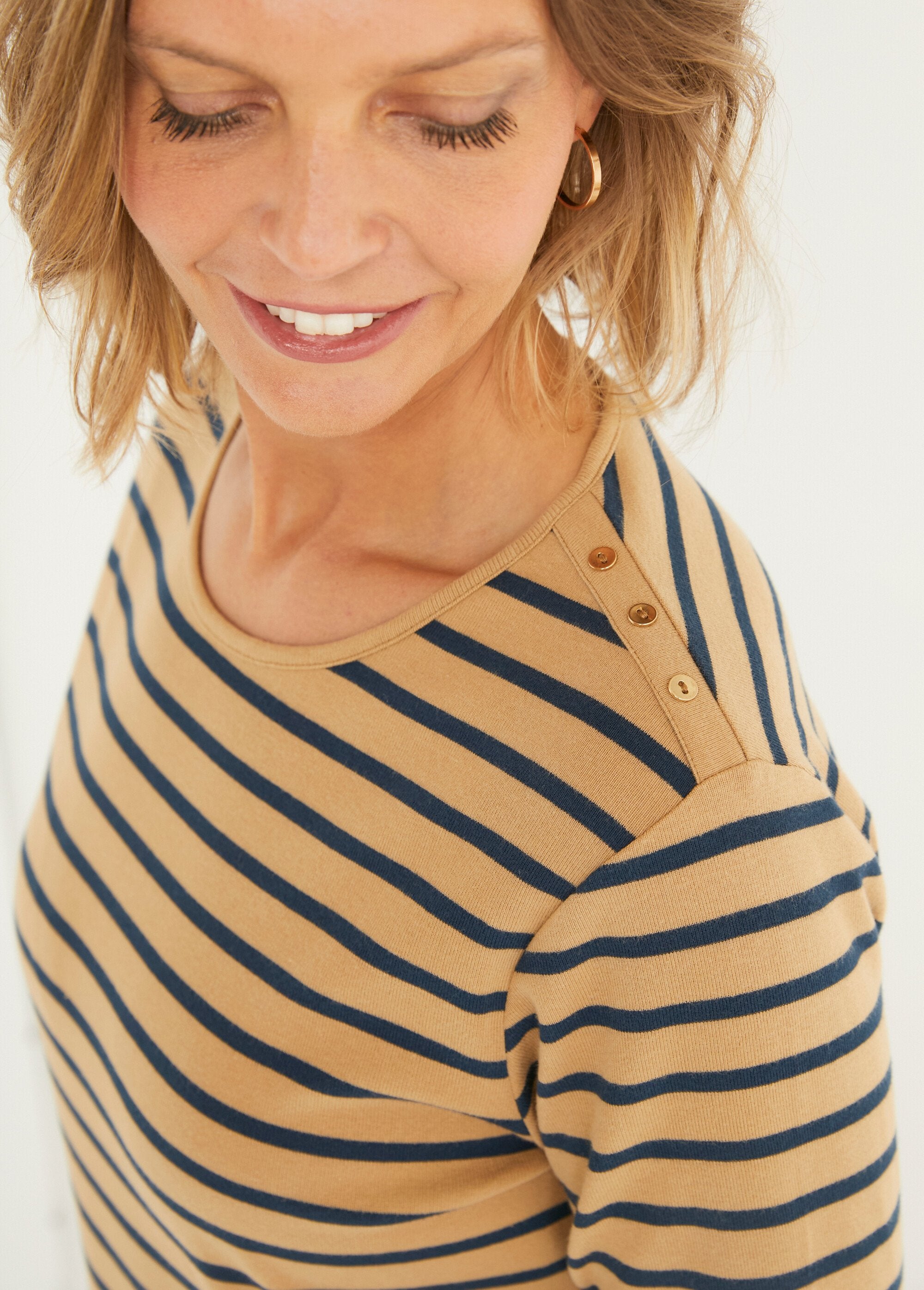 Camiseta_marinera_corta_de_algodón_de_manga_larga_Camello_y_azul_marino_DE2_slim