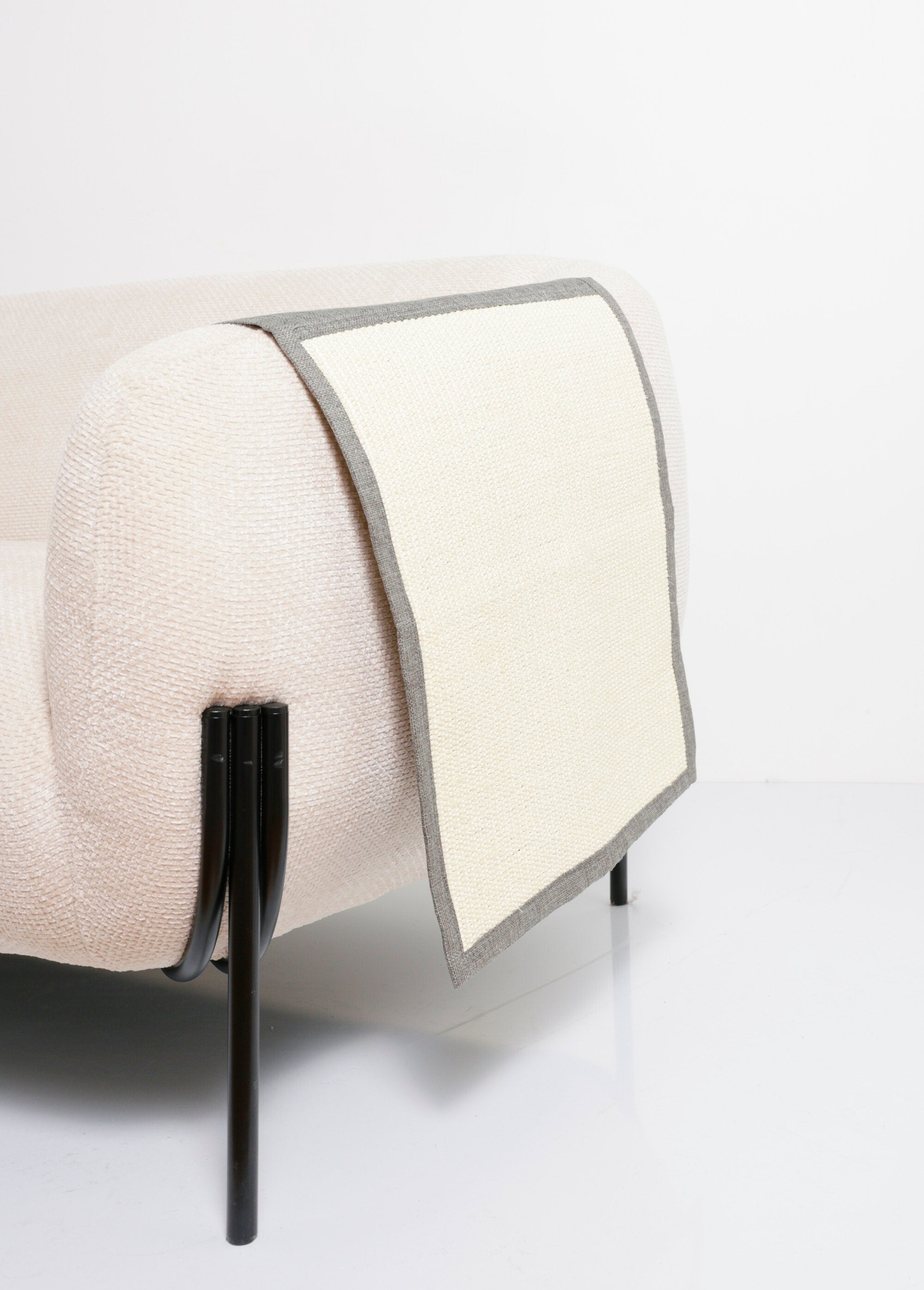 Alfombrilla_rascadora_portátil_para_sofá_Gris_DE2_slim