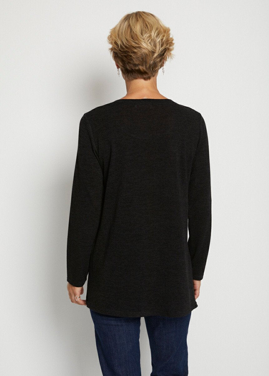 Camiseta_larga_estampado_gráfico_miel_y_pato_DO1_slim