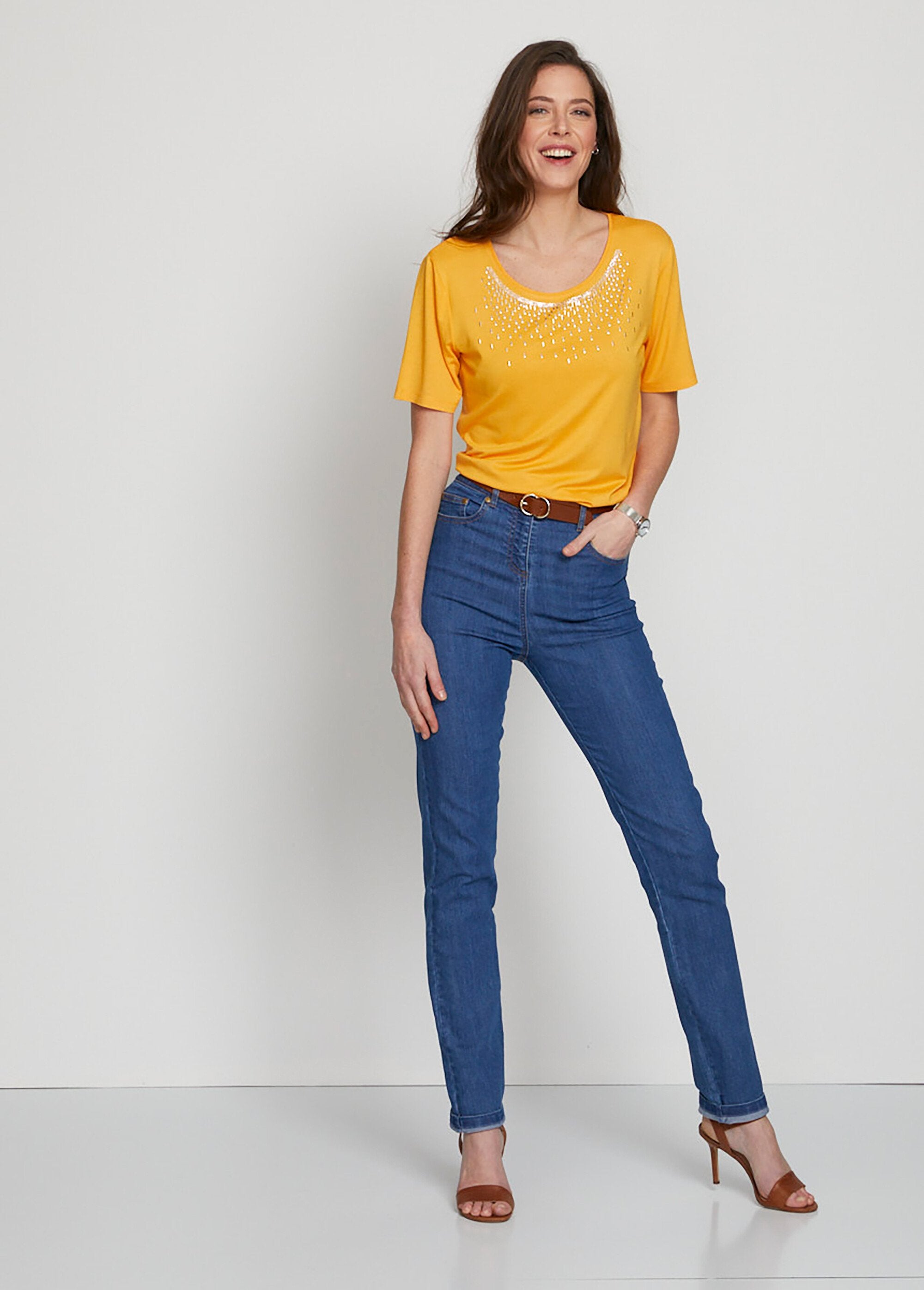 Camiseta_de_punto_con_tachuelas_AMARILLO_SF1_slim