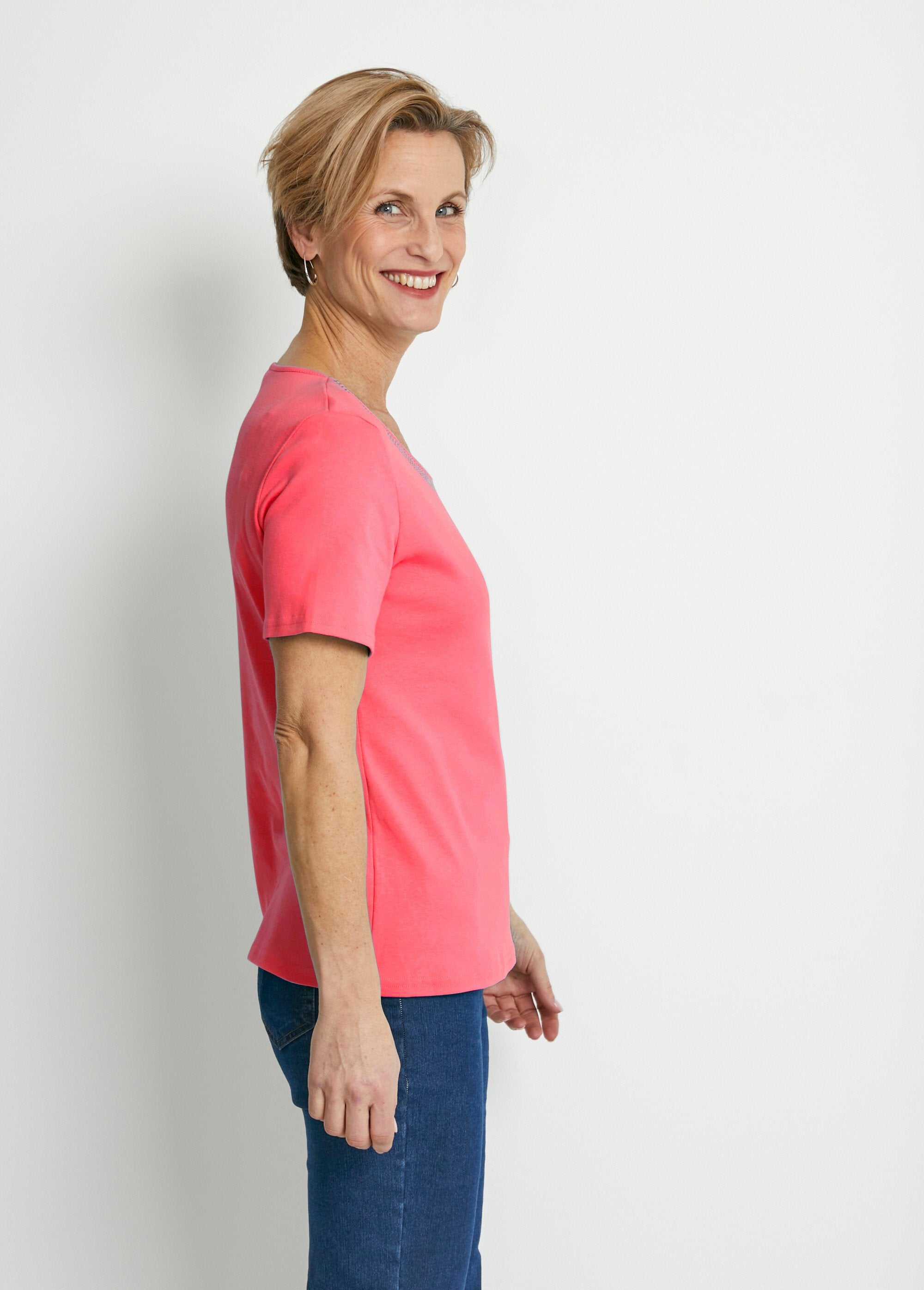 Camiseta_elegante_de_manga_corta_con_tachuelas_Coral_DR1_slim