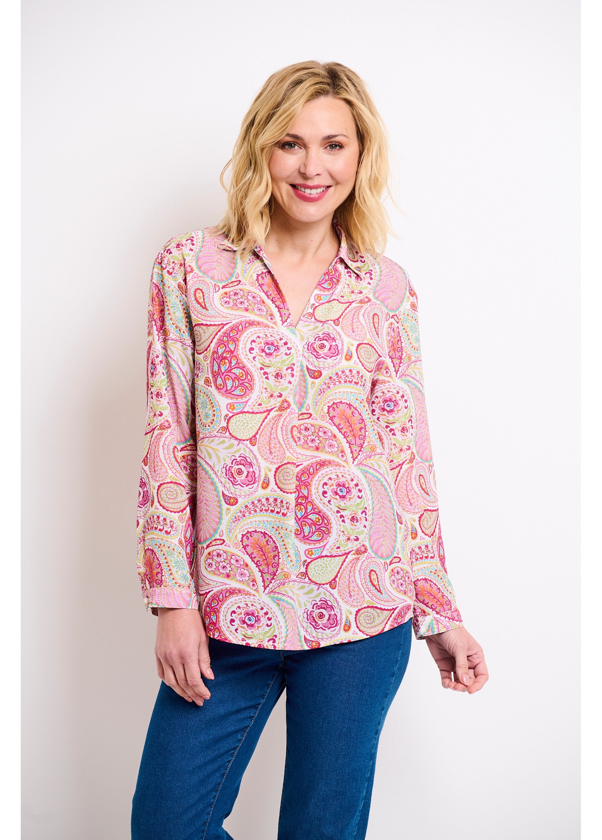Túnica_larga_suelta_con_estampado_paisley_rosa_y_verde_FA1_slim