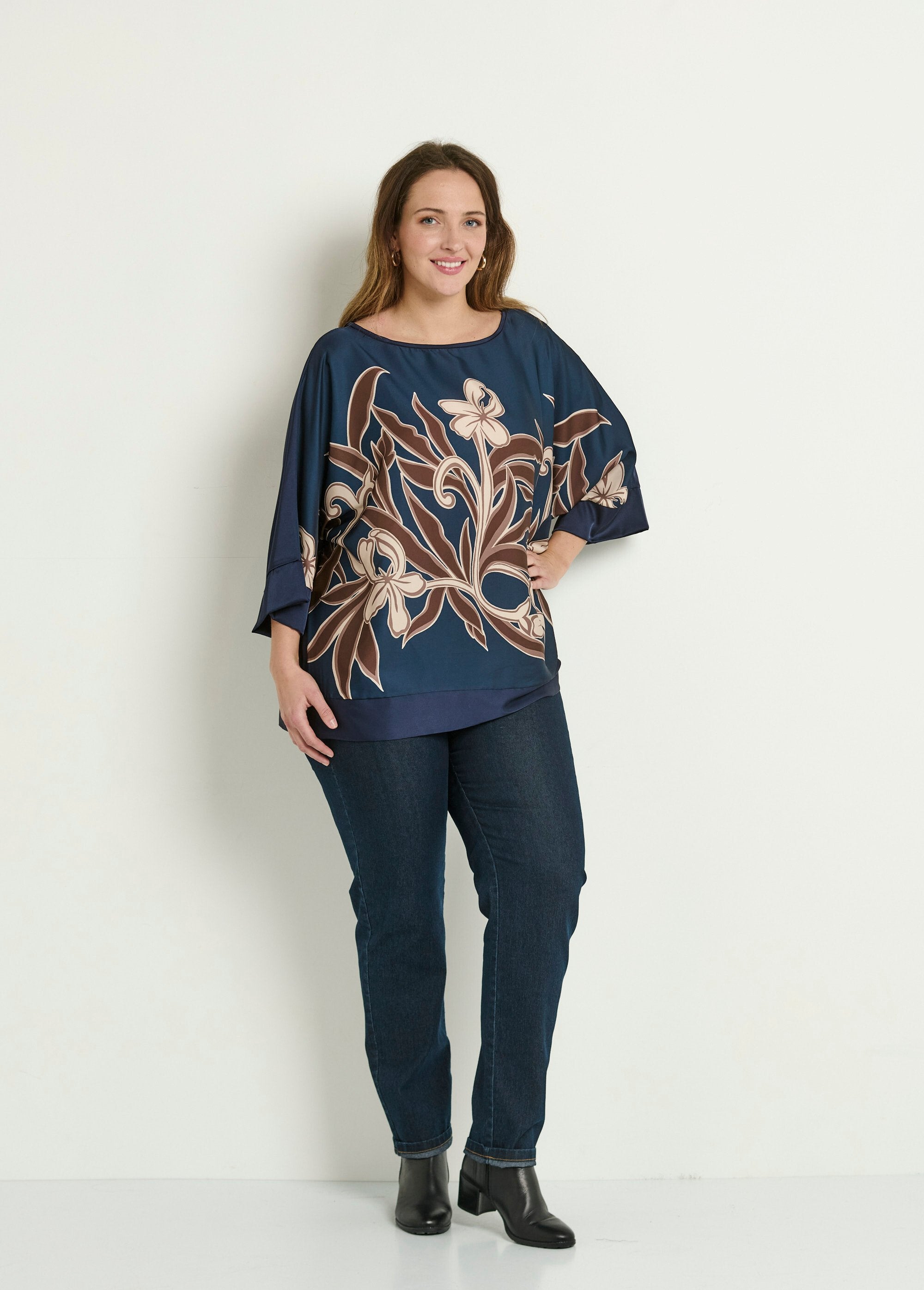 Túnica_de_satén_con_motivo_floral_y_mangas_kimono_Marina_SF1_curvy
