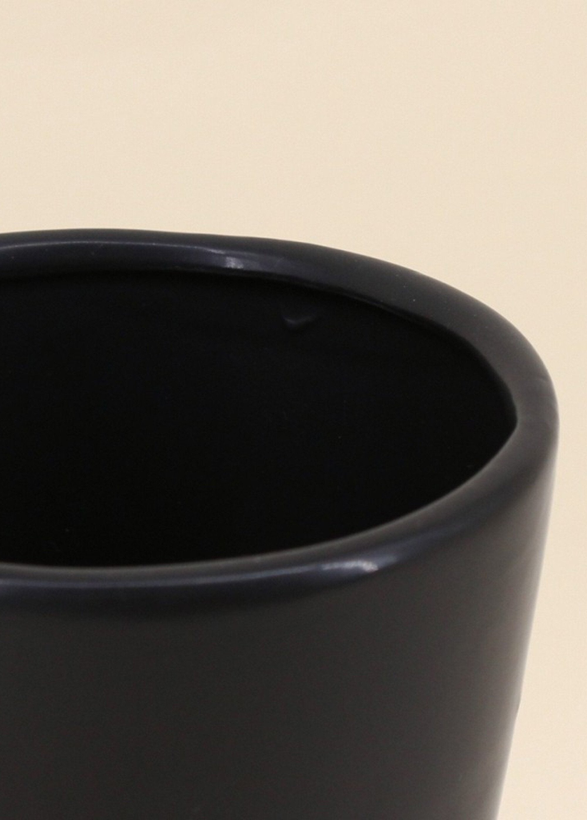 Jarrón_en_zigzag_oscuro_en_dolomita_Azul_DE1_slim