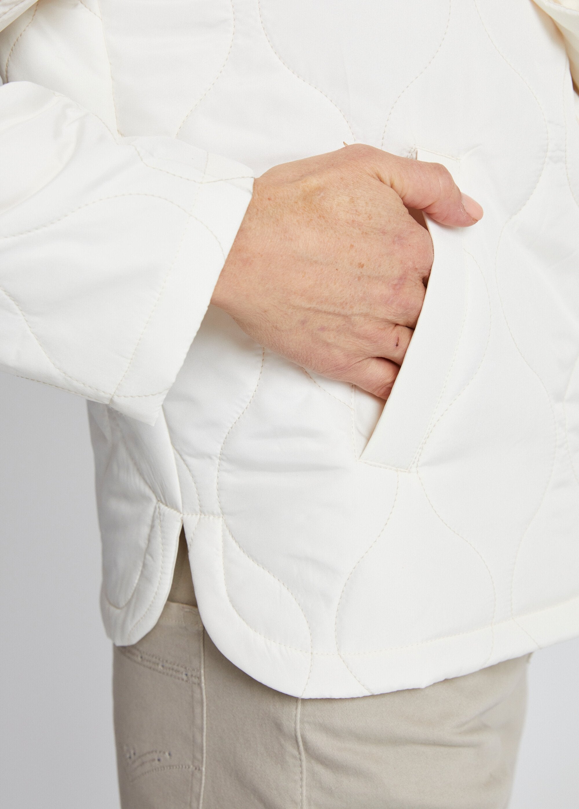 Veste_courte_matelassée_pressionnée_Ecru_DE3_slim